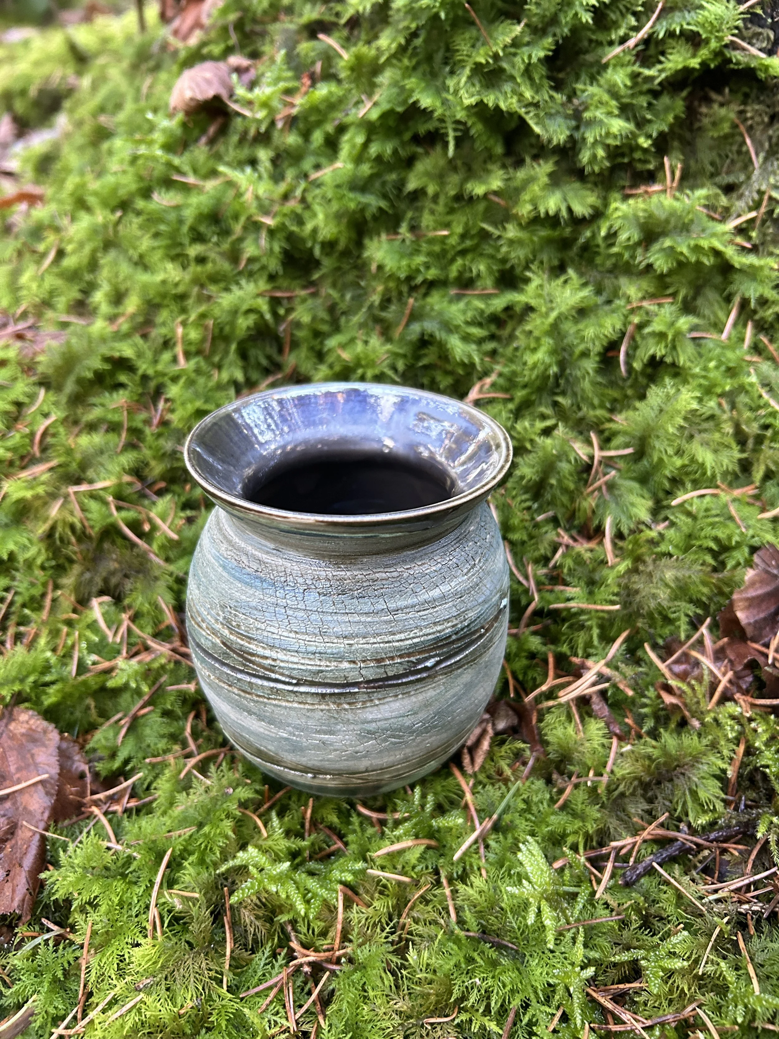 Crackle Lustre Vase White Dark Green 8.jpg