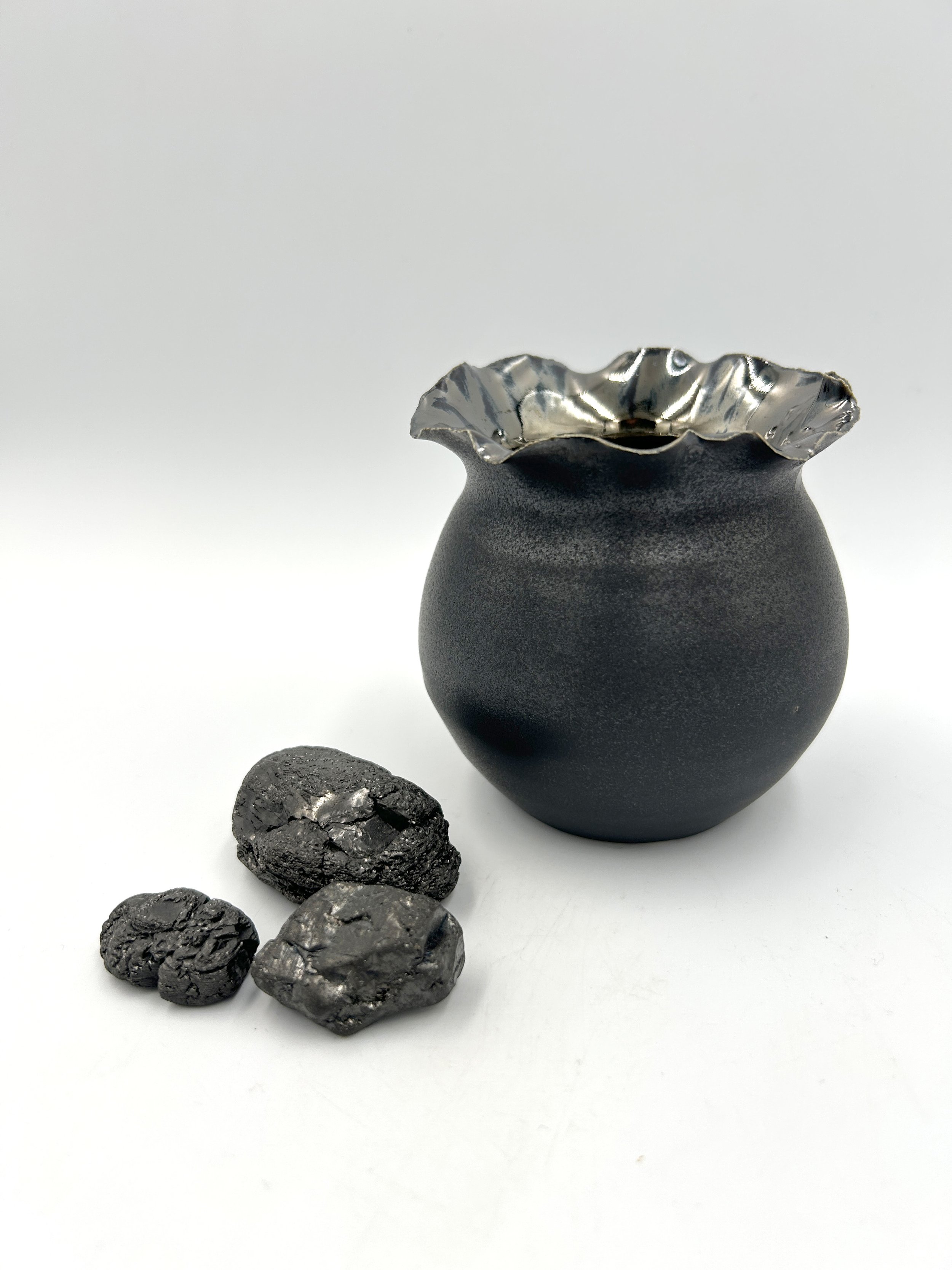 Black Flutter Vase 1.jpg
