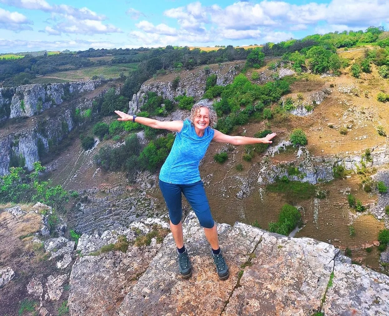 A superb clifftop hike around the rim of Cheddar Gorge during our recent meet to the Mendips #mendips #escapelondon #croydonmountaineeringclub #hiking #mendiphills #getoutside #cheddargorge #cheddargorgewalk