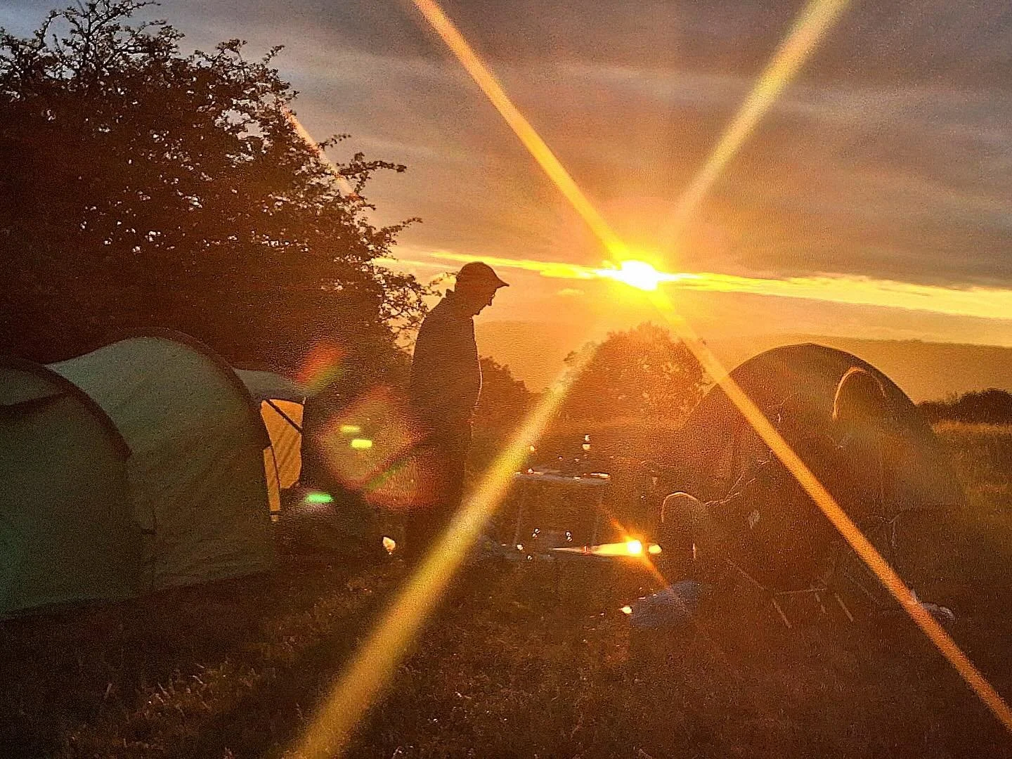 For a beautiful back-to-basics campsite recommendation, try @Mendipcamp located high up on a hillside just south of Cheddar Gorge. Definitely &lsquo;no frills&rsquo; but it offers tranquility, stunning views across the Somerset Levels &amp; lots of w