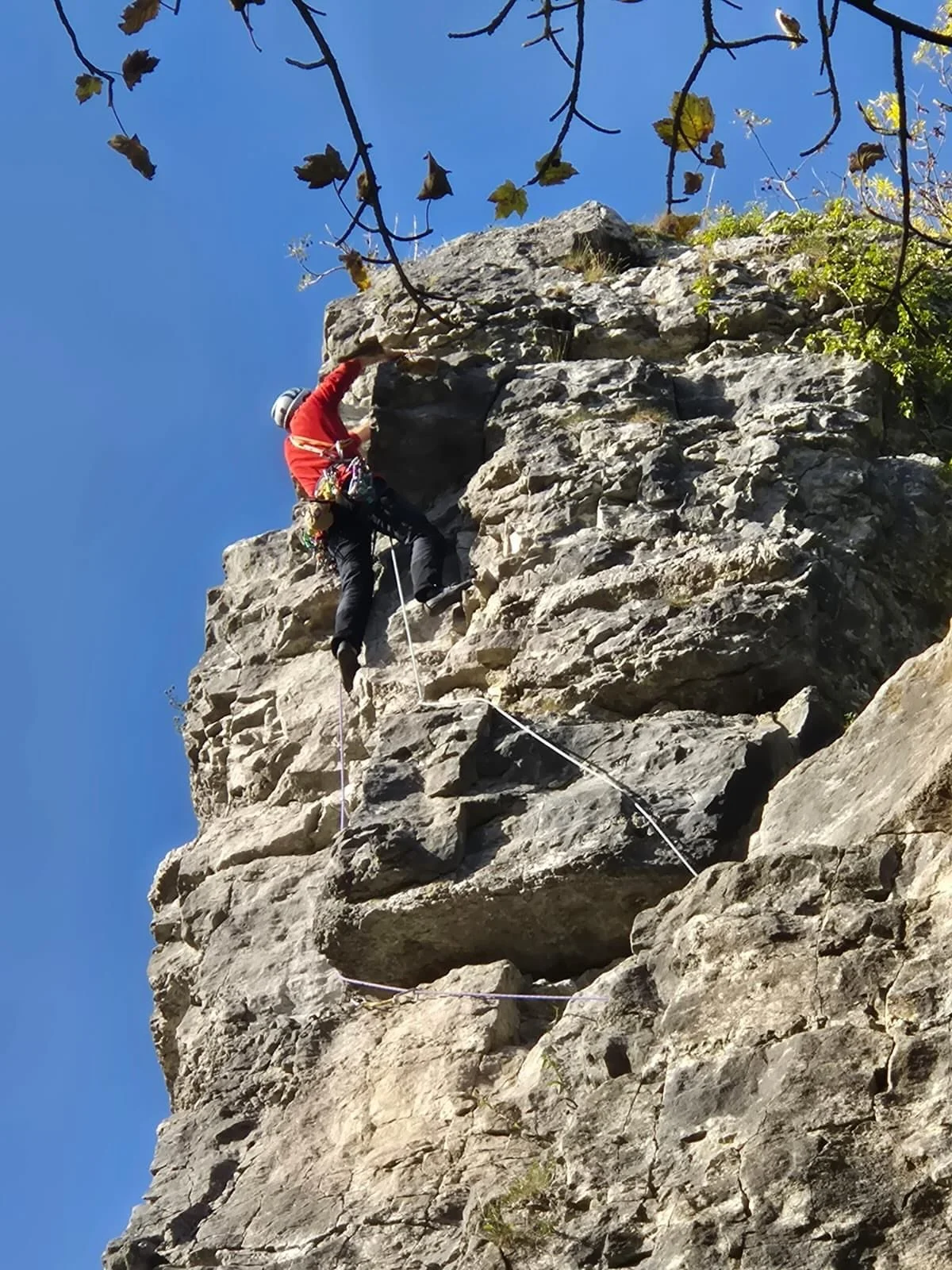 Excellent climbing in beautiful autumn sunshine at Stoney Middleton in the Peak District&hellip; it almost felt like it was still summer!! Photos from the following routes: Padme HVS 5a, Asparagus VS 4b, Pearly gates VS 4c &amp; Parachute VS 4b #croy