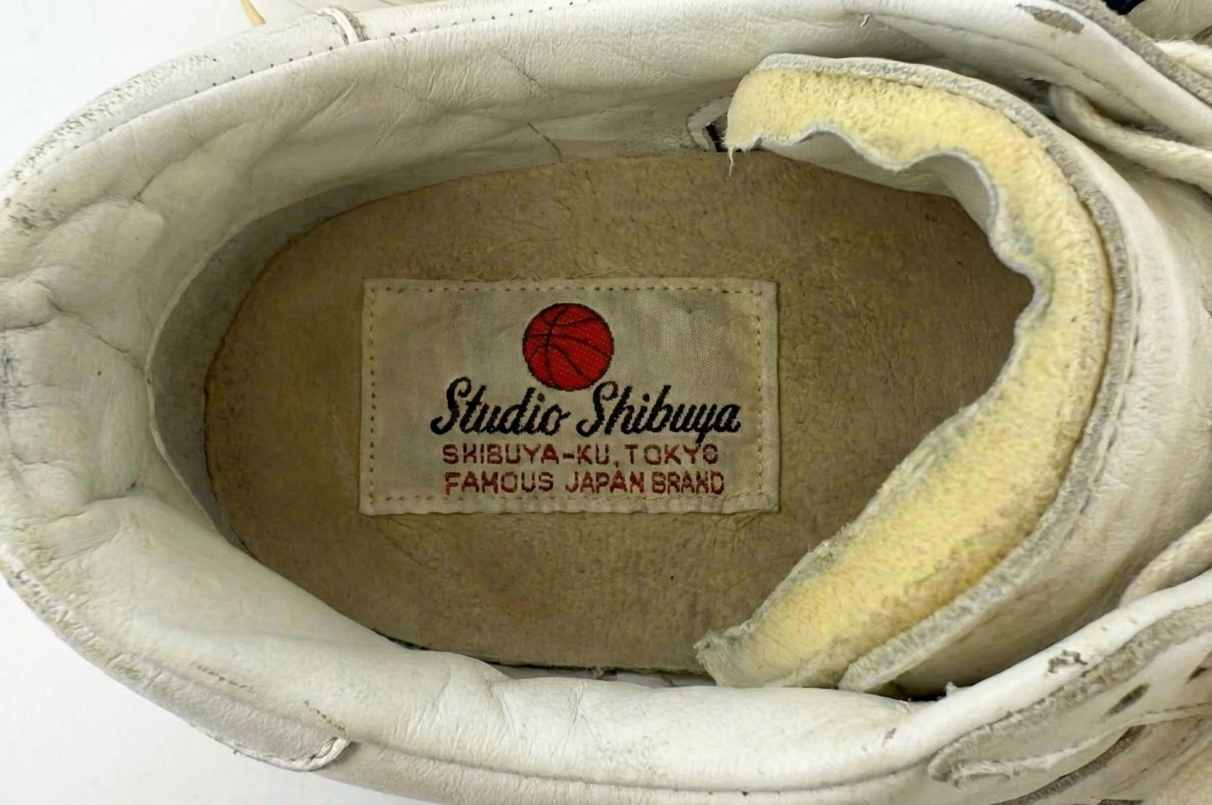 SOCK LOGO ZOOM OUT.png