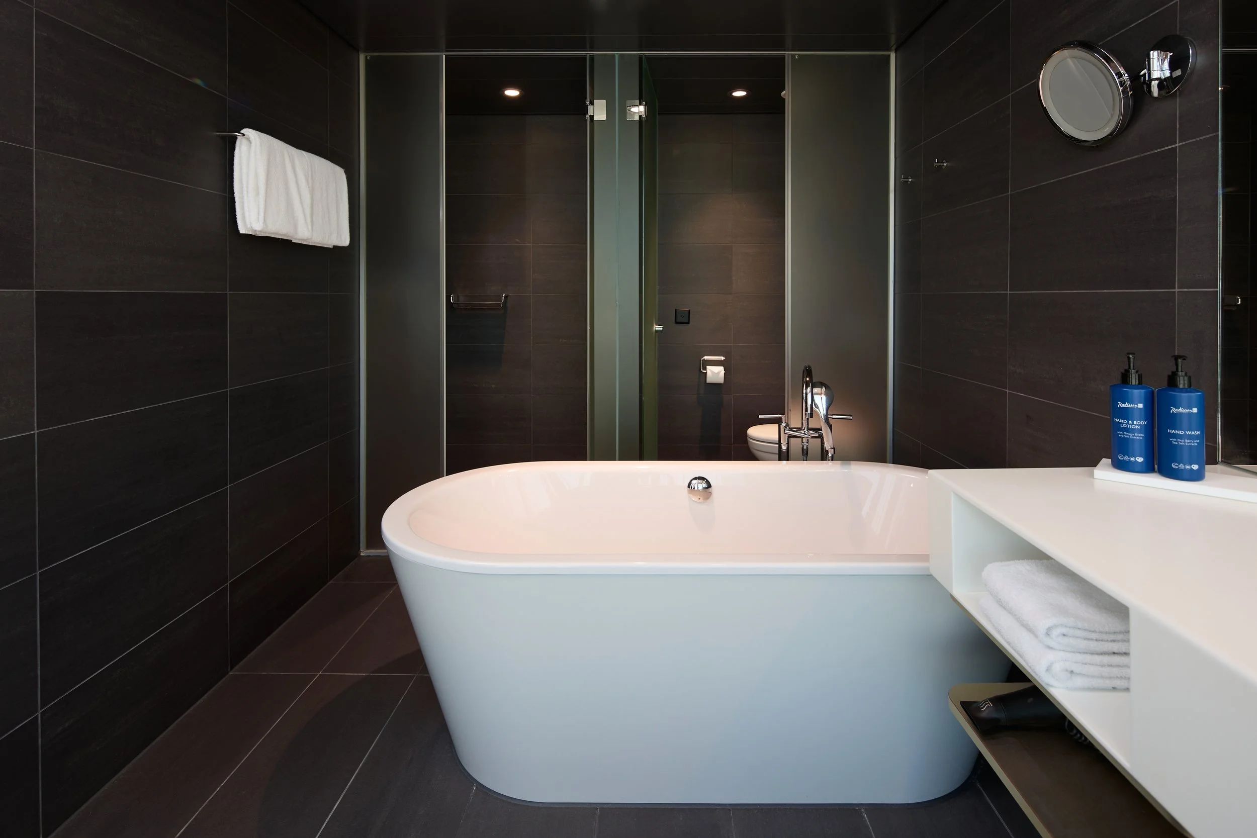 032 BADEWANNE ZIMMER 443 DT8A0756-radissionblulucerne-wimanphotography.jpg
