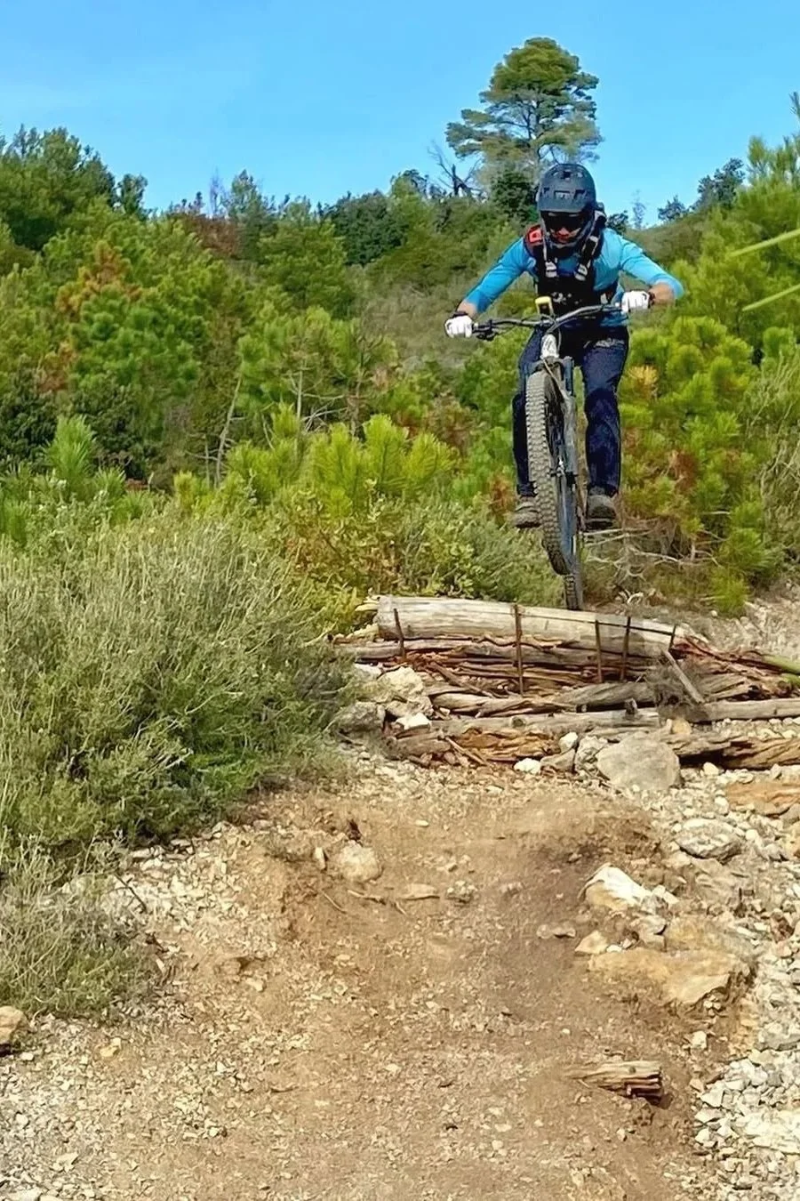 Das letzte Mal auf meinem Enduro war es noch staubtrocken und jetzt liegt Schnee ❄️😄Wünsche euc.jpg
