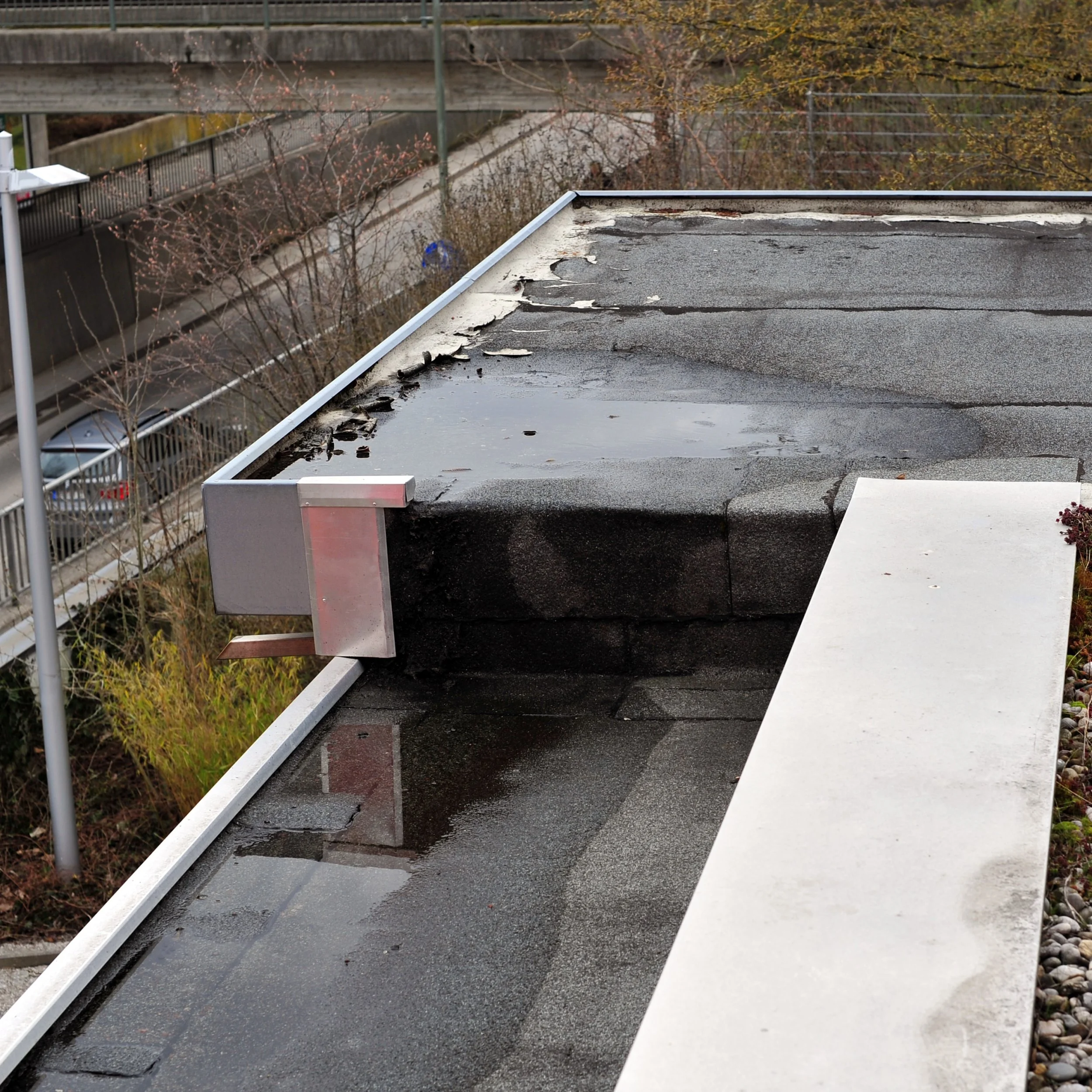 Flachdachsanierung Abdichtungsschäden Sanierung Bauschäden Bauschaden