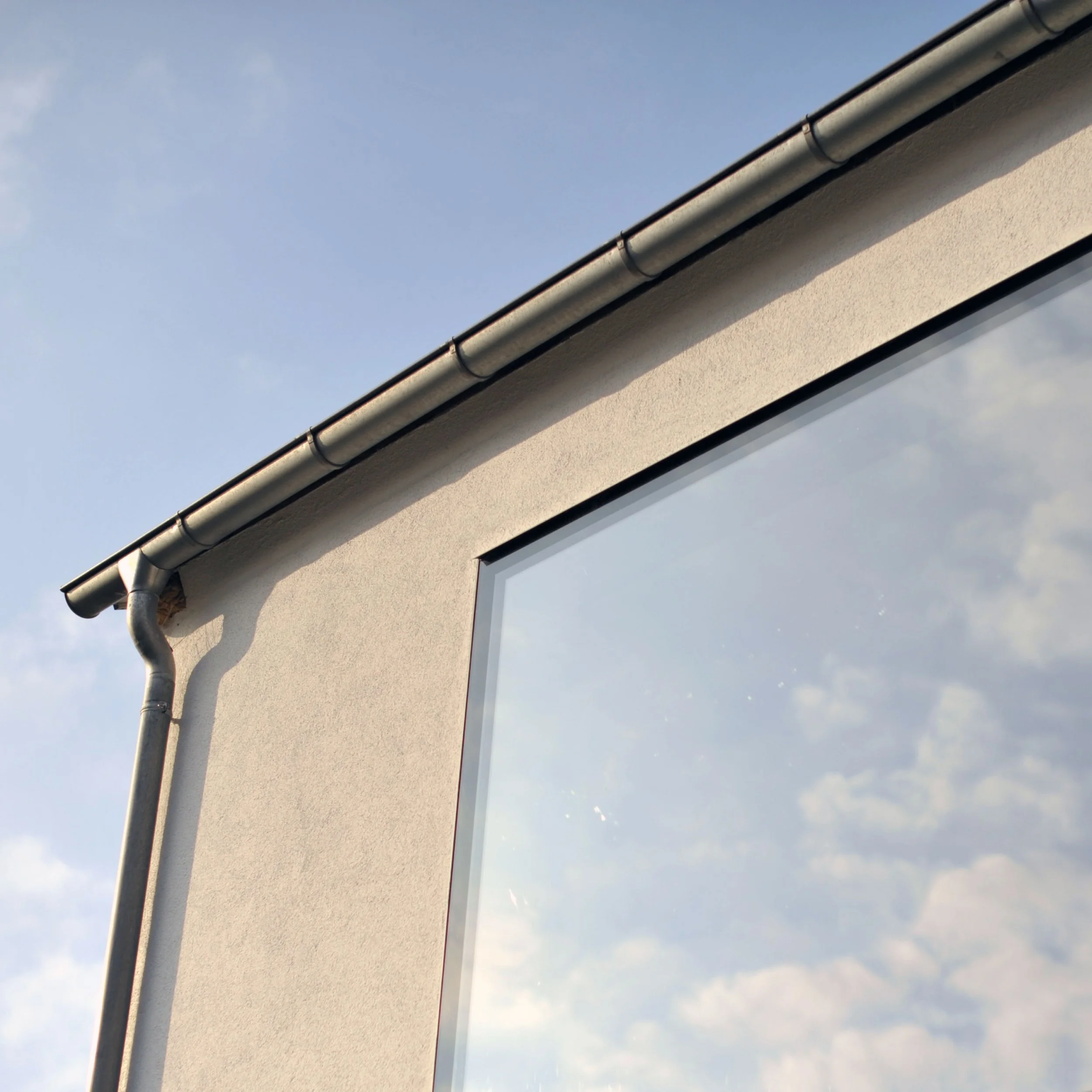 Fensterdetail flächenbündiger Einbau in einer WDVS Fassade