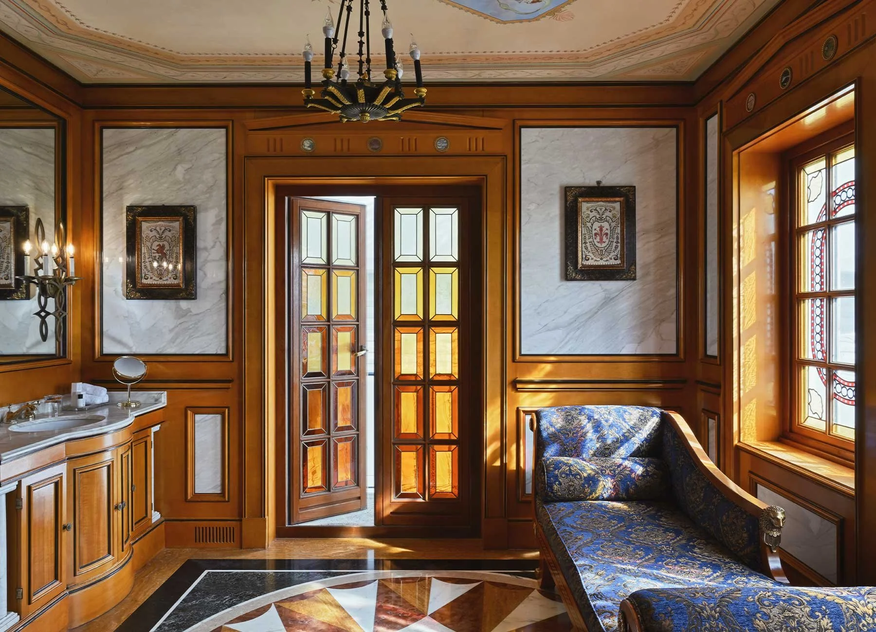 Accommodatios-Giannis-master-suite-003.jpg