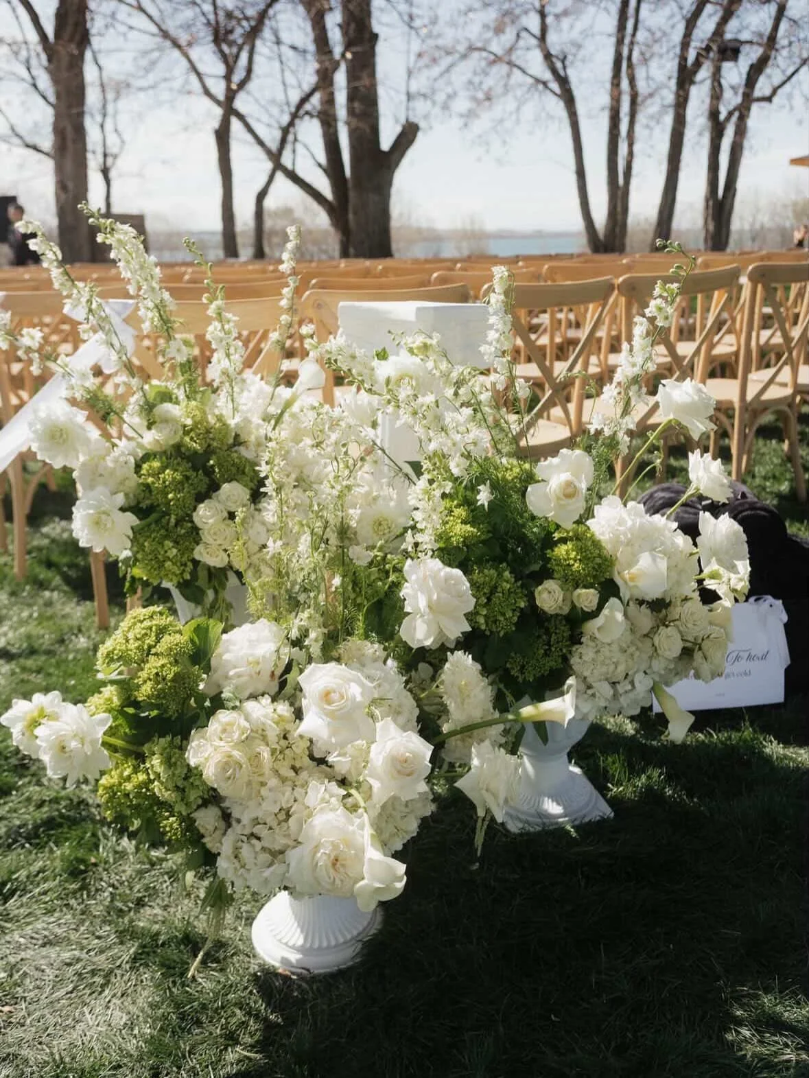 Last weekend was a dream to be apart of✨

-
-
-
Flowers- @bloomsofgraceflowers &amp; @hollyhalford_ 

Photographer-  @laurynreederphotography 

Venue- @deerflatranch