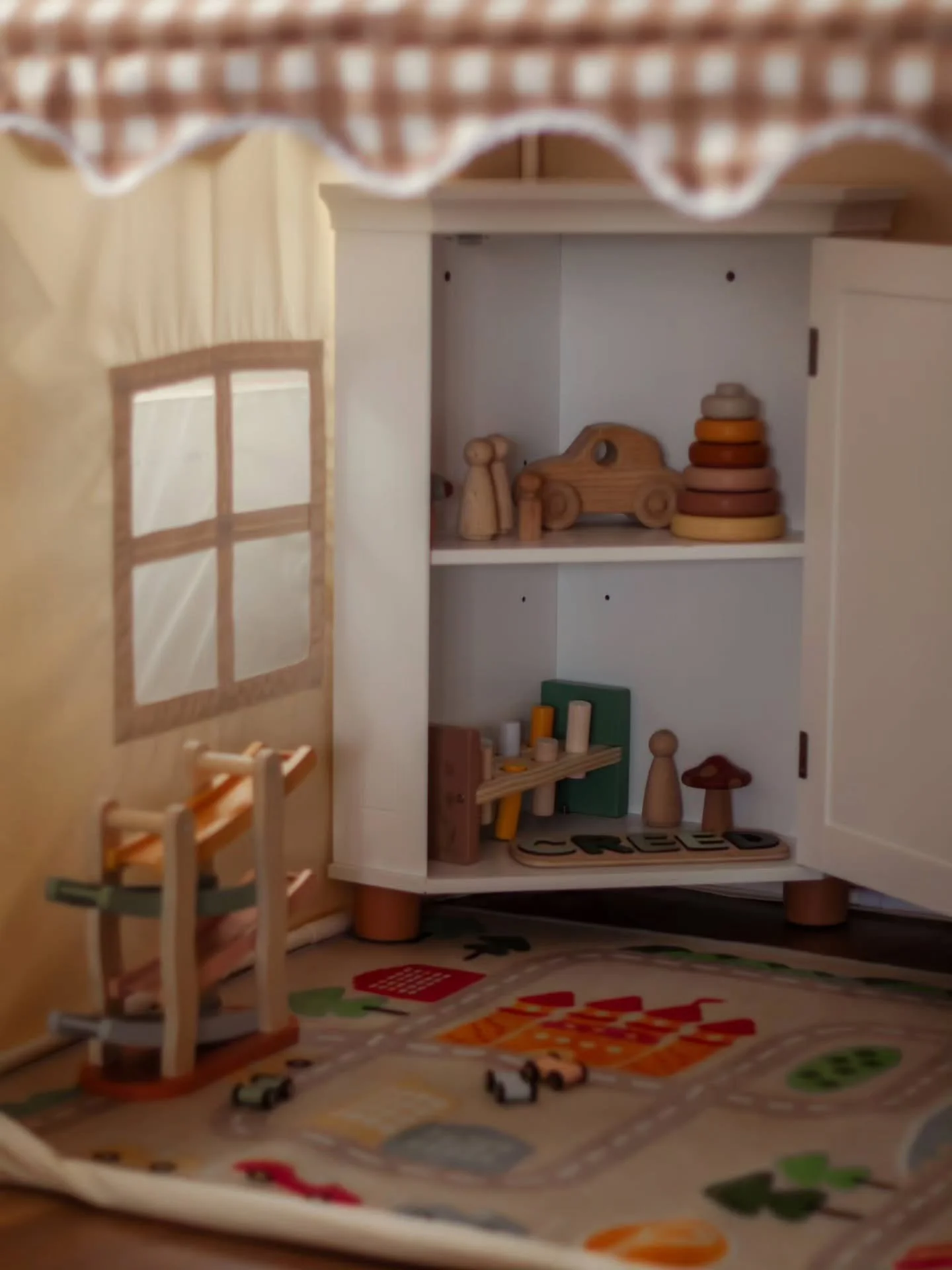 Creating a calm, intentional space where my toddler can explore, play, and grow 🌿
This Montessori-inspired play area is all about accessibility, independence, and beauty &mdash; low shelves, open-ended toys, and just enough to invite curiosity witho