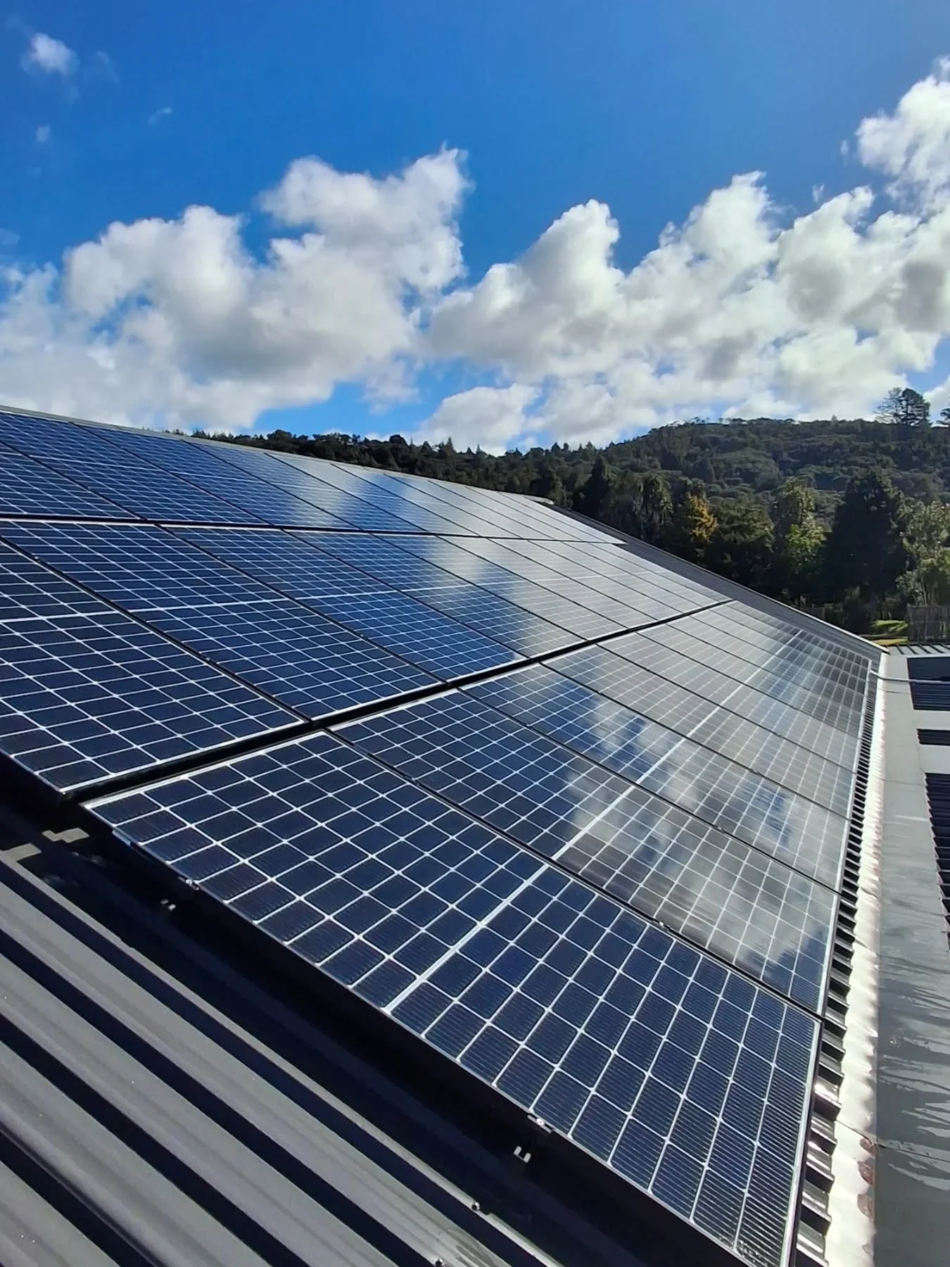No streaks, just peak solar performance! ☀️🚿