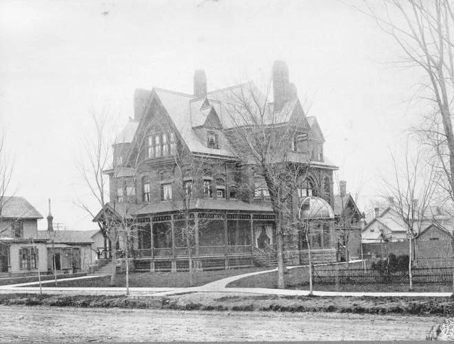 Old photograph of the George M. Curtis Mansion exterior