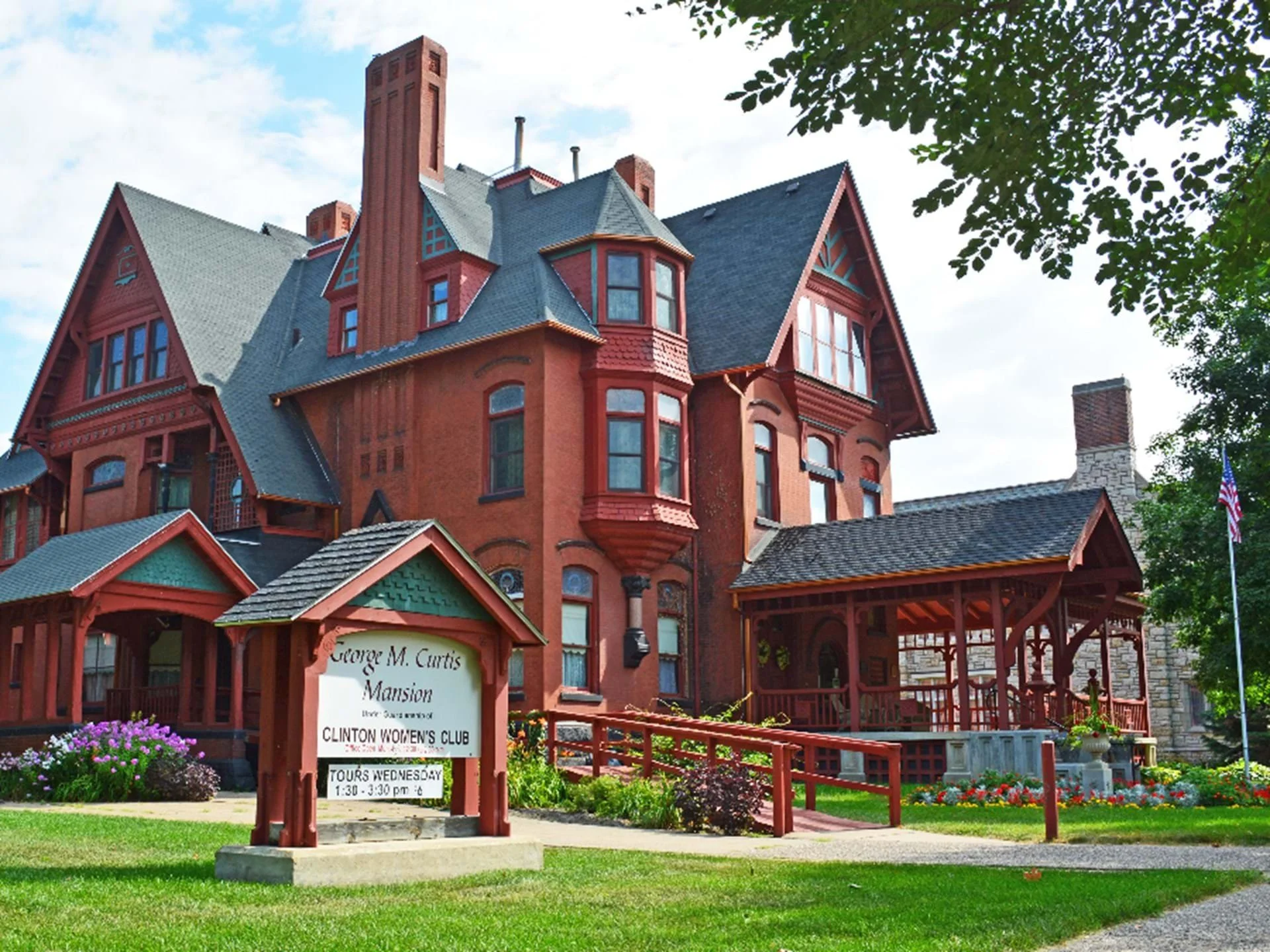 George M. Curtis Mansion exterior