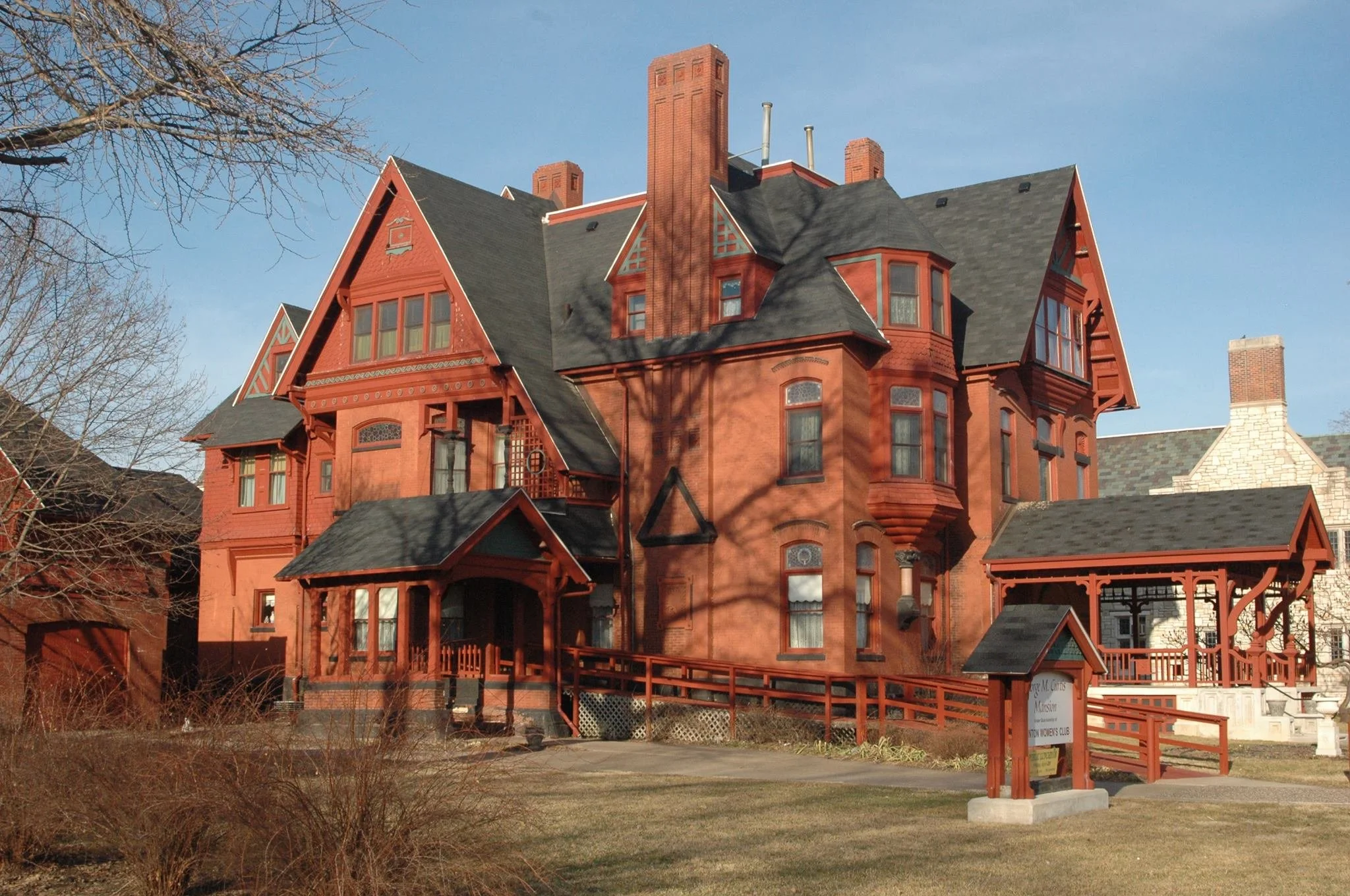 George M. Curtis Mansion exterior