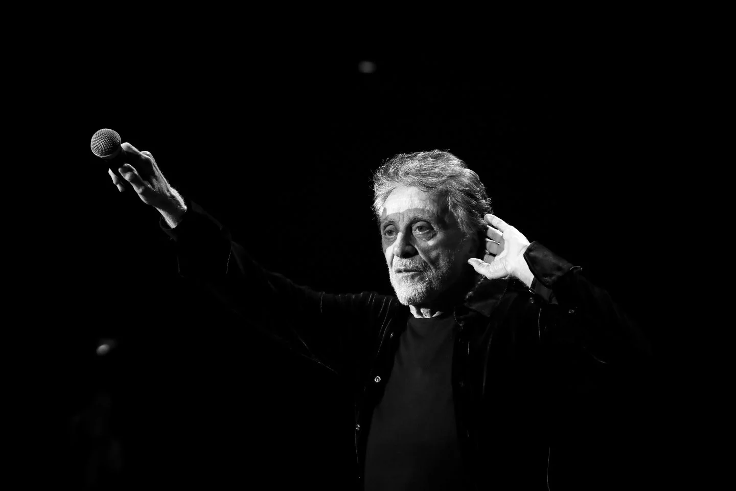 The voice that’s filled rooms around the world… now it’s your turn. Come sing along live this fall. Tour dates are in the bio.
#FrankieValli #TheFourSeasons #StillGotTheMagic #MusicLegend #FrankieValliAndTheFourSeasons #LivePerfor