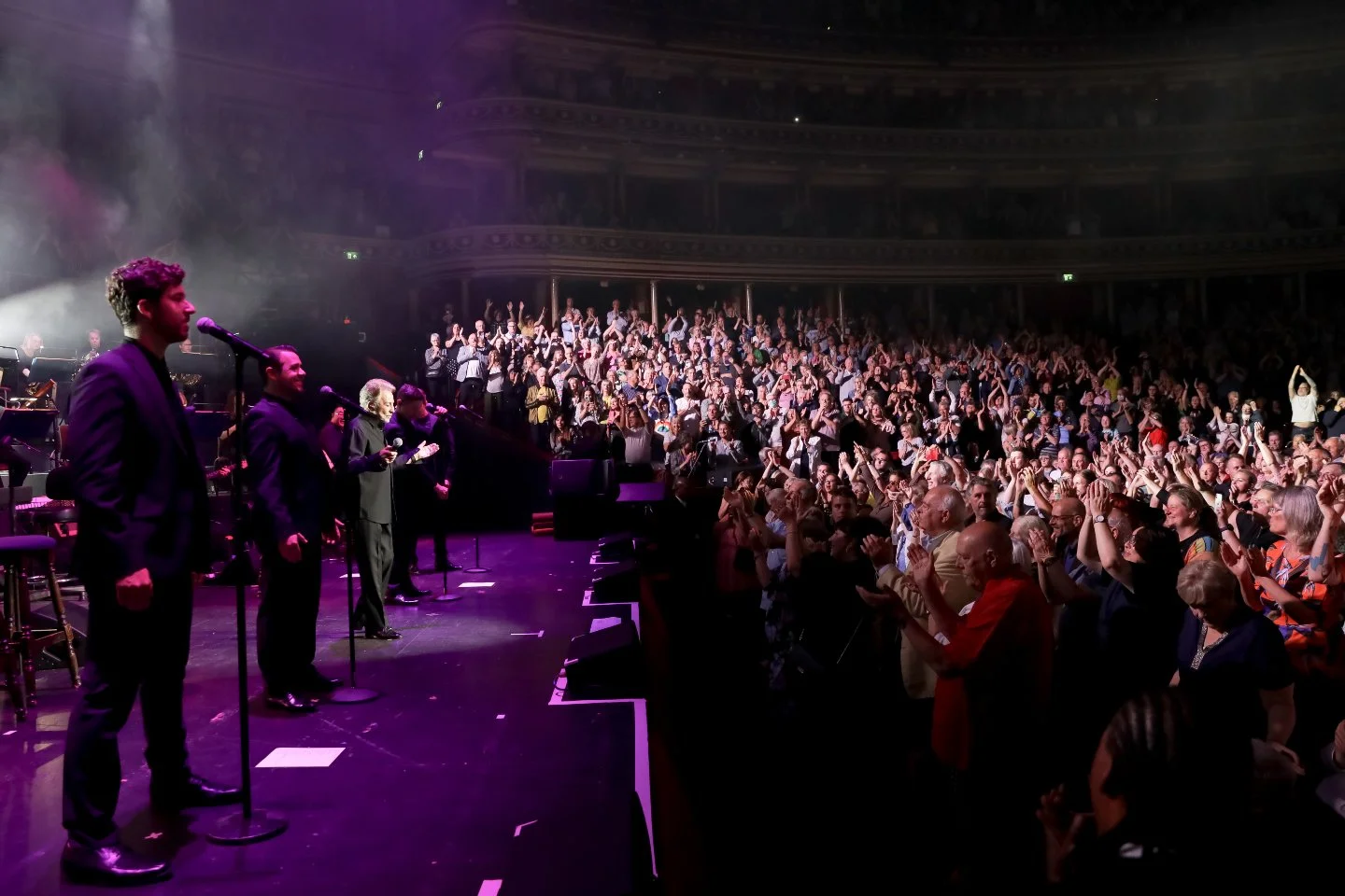 Every show feels like one big family reunion. Decades of songs, generations of fans, and the same magic every time. Think you were in the crowd for this one?

#FrankieValli  #StillGotTheMagic #LiveMusic #FrankieValliAndTheFourSeasons #OnTour #Concert
