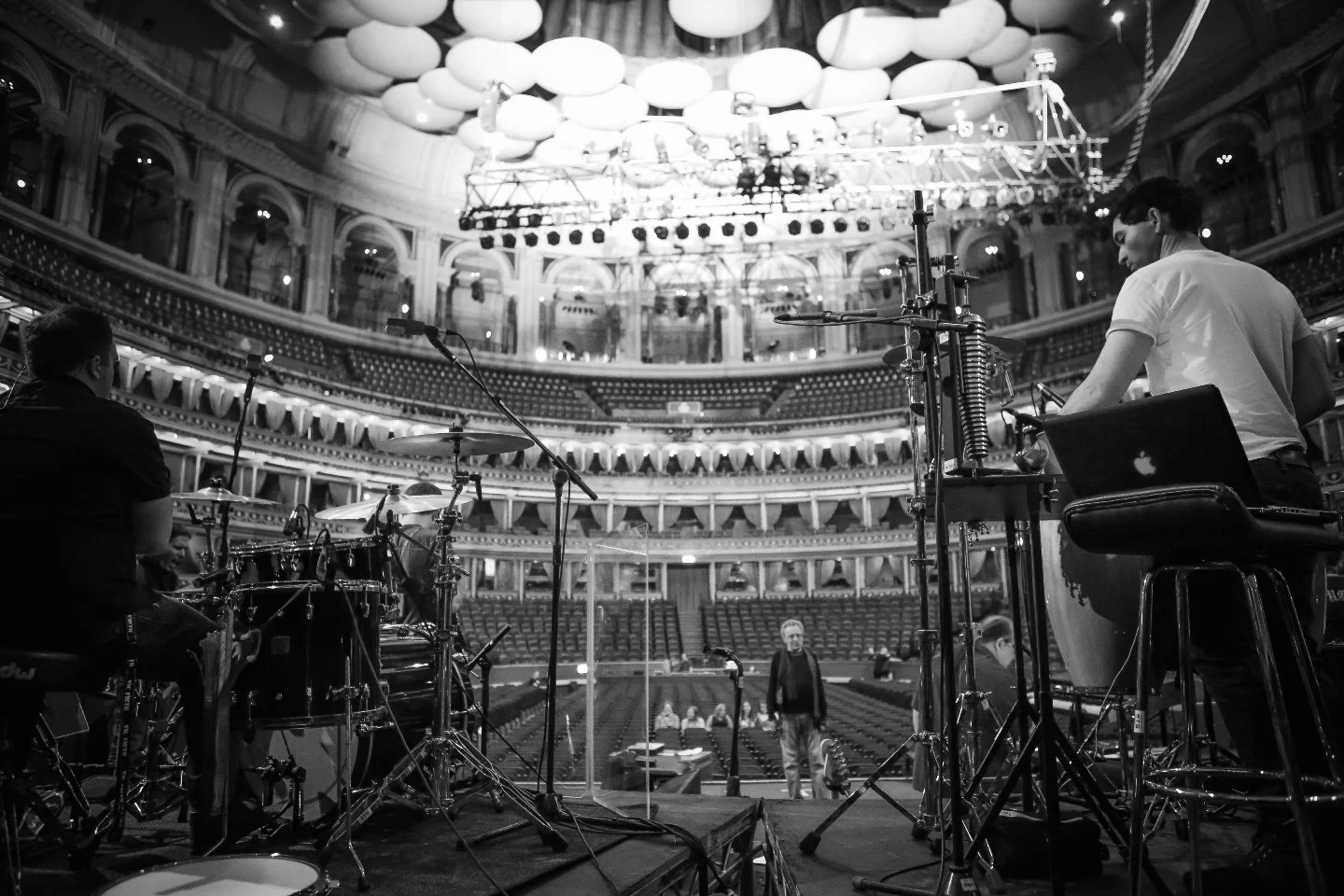Soundcheck at the Royal Albert Hall, London. Before doors open, the room is quiet. The work happens here.

#RoyalAlbertHall #Soundcheck #LiveMusic #MusicProcess #BehindTheMusic #FrankieValli
#TheFourSeasons