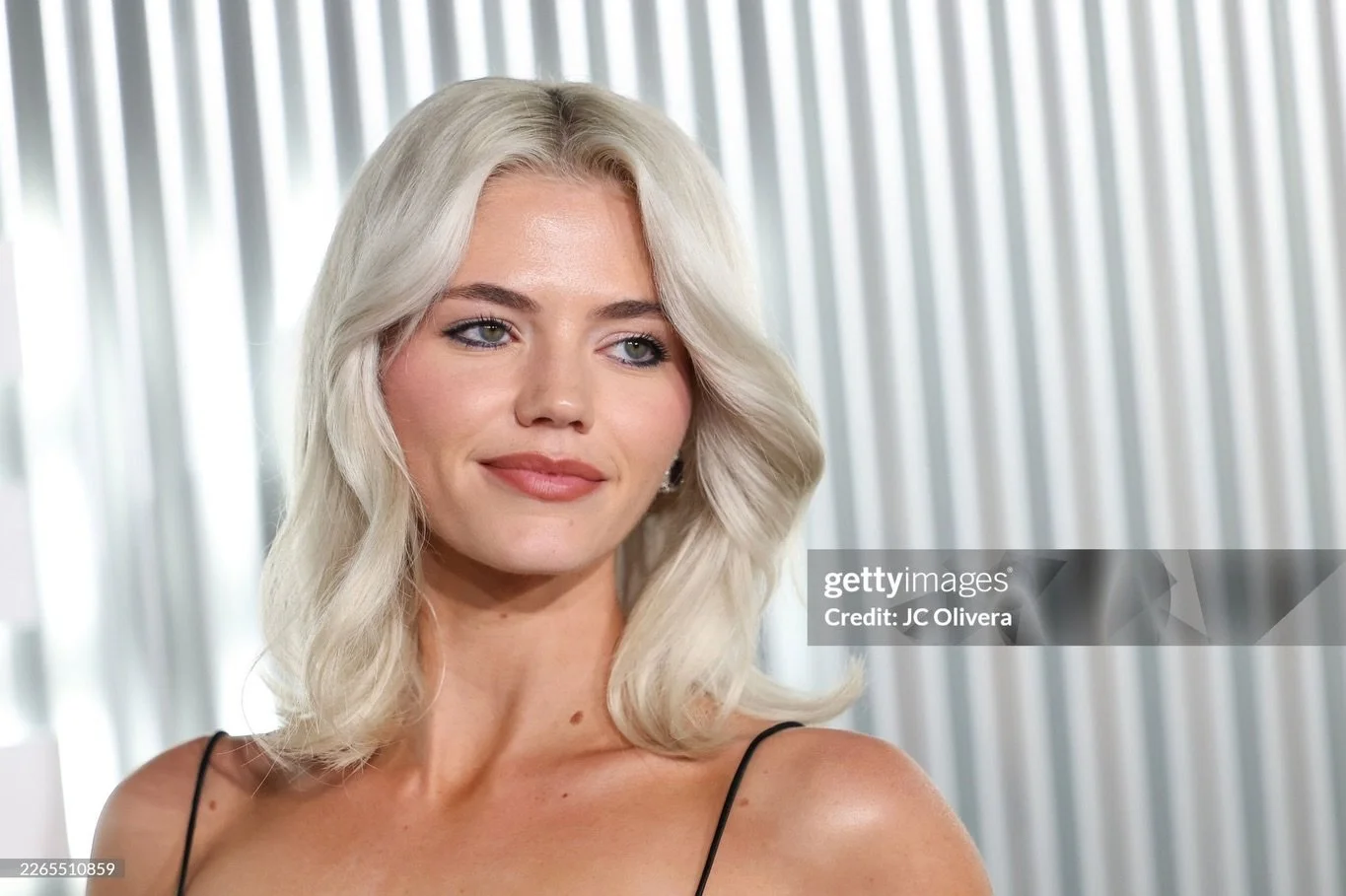 🫧GODDESS @hayeswarner x @vanityfair 

Makeup: @t_airuhhh 
Hair: @marisavonsheere