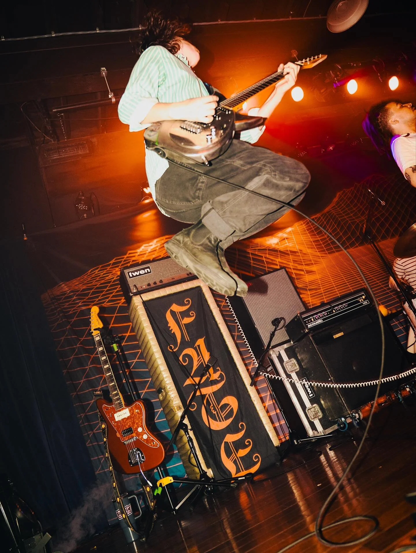 a panther can jump 20 ft vertically so asher&rsquo;s pretty close 🐈 AUSTIN, TX tonight 🤠 @mohawkaustin with @monsoonband &amp; @prehuman.atx 

📸 pics from STL ❤️ @andrsn.photos