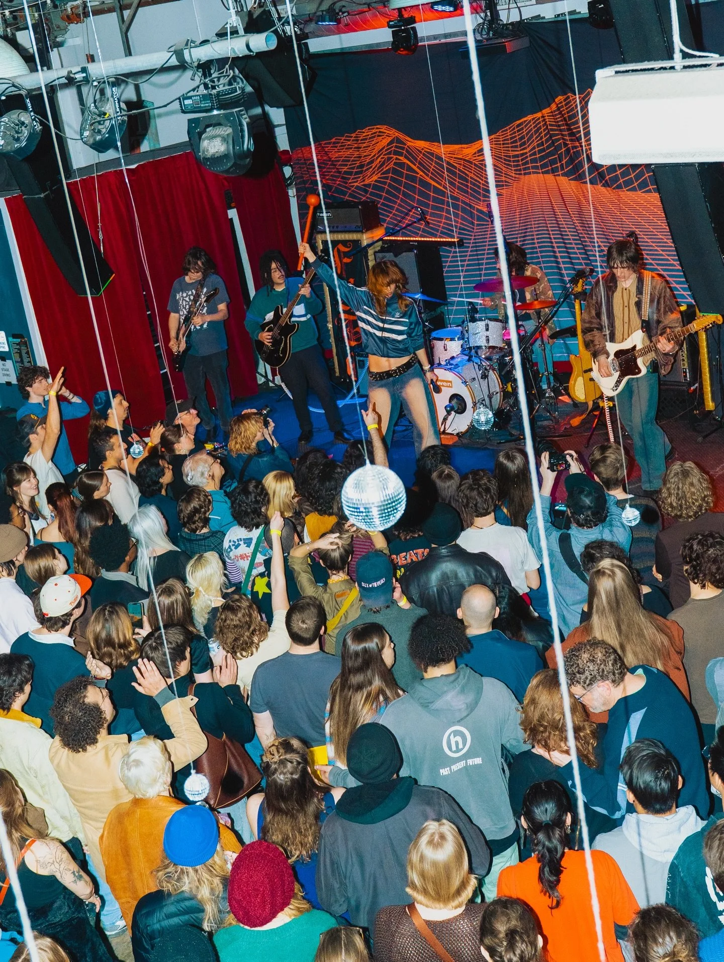 NEW YORK TONIGHT *sold out* 😘 see u lucky few tn @tveyenyc 
📸 FIRST NIGHT IN DC STARTED STRONG 💪 @andrsn.photos