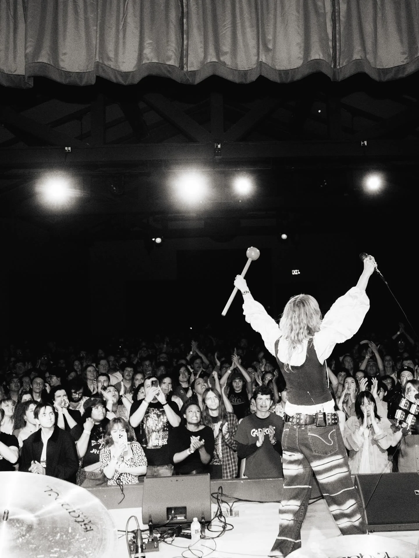 LOS ANGELES - YOU WERE SENSATIONAL 
We just crushed a 14 hour drive and now we&rsquo;re in Seattle hitting @kexp live @ 4pm PT TODAY 
What songs should we play???
📸 sensational @andrsn.photos