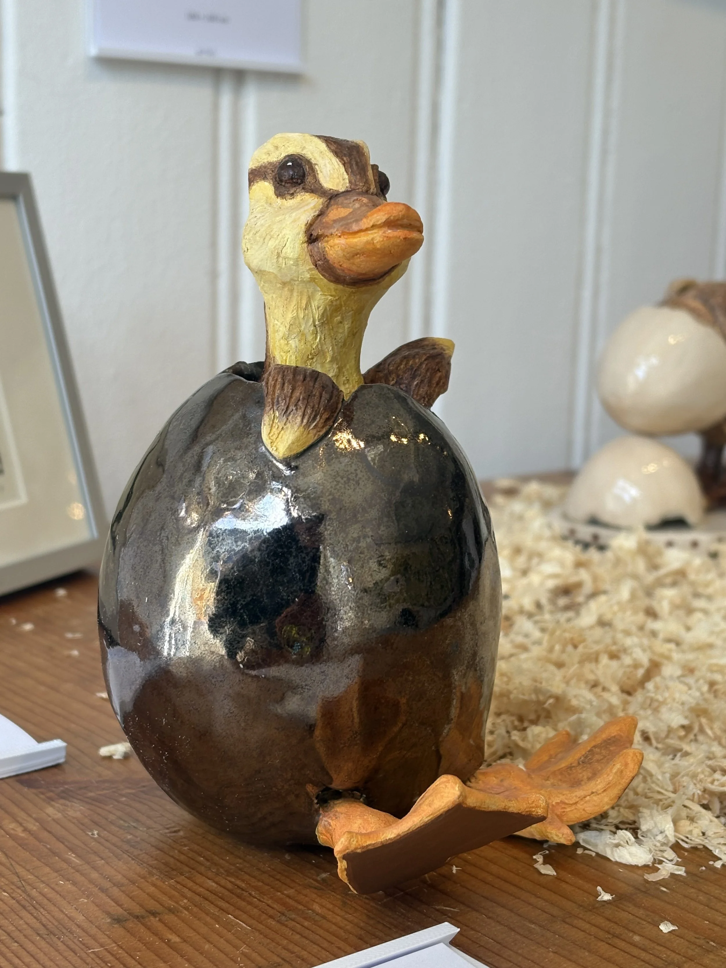 Karen Cantrell · Golden Egg, keramiek, 12 × 15 × 10 cm, €295