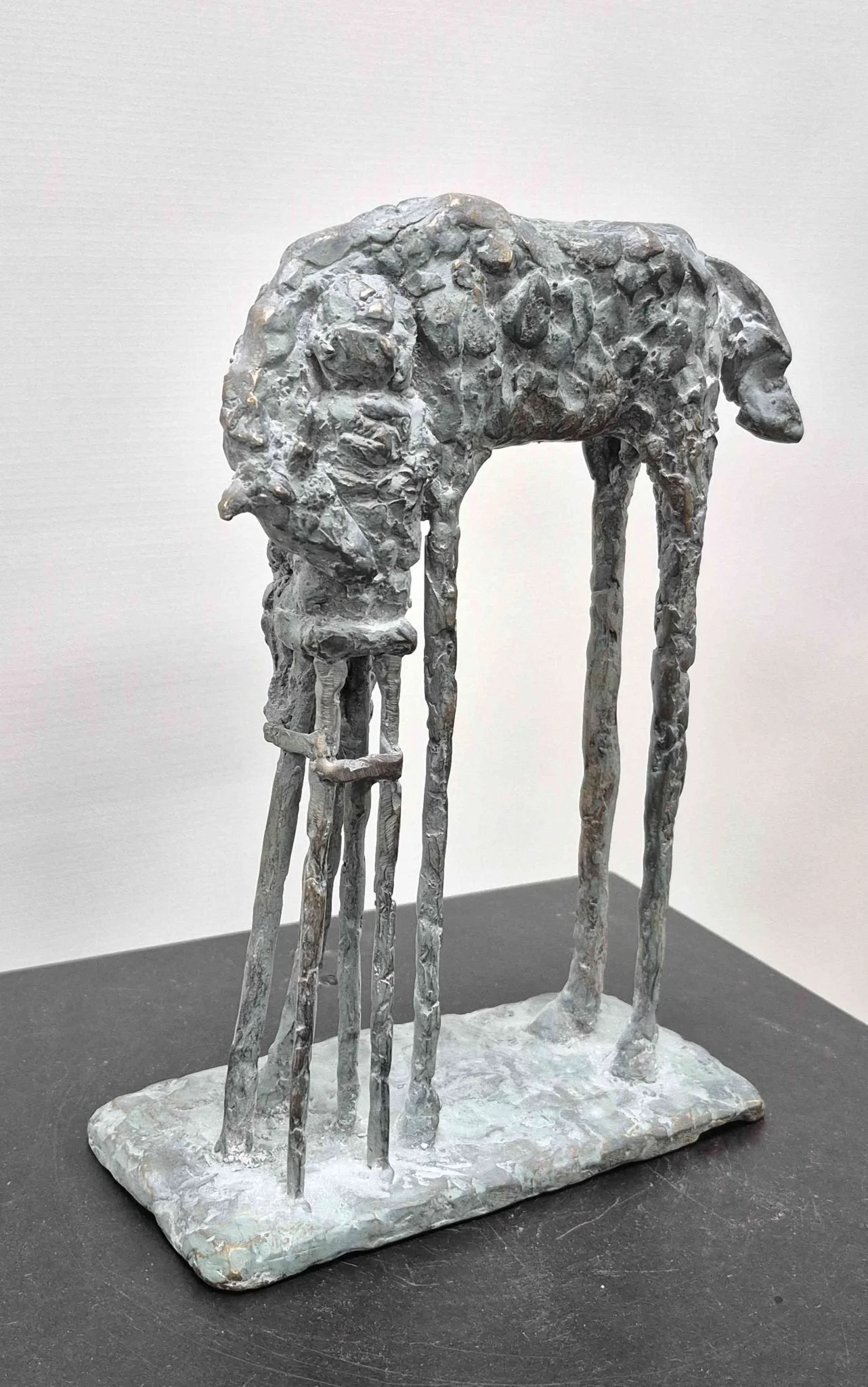 Francien de Jonge· Manenkus, brons, 18 x 9 x 24 cm, €850

