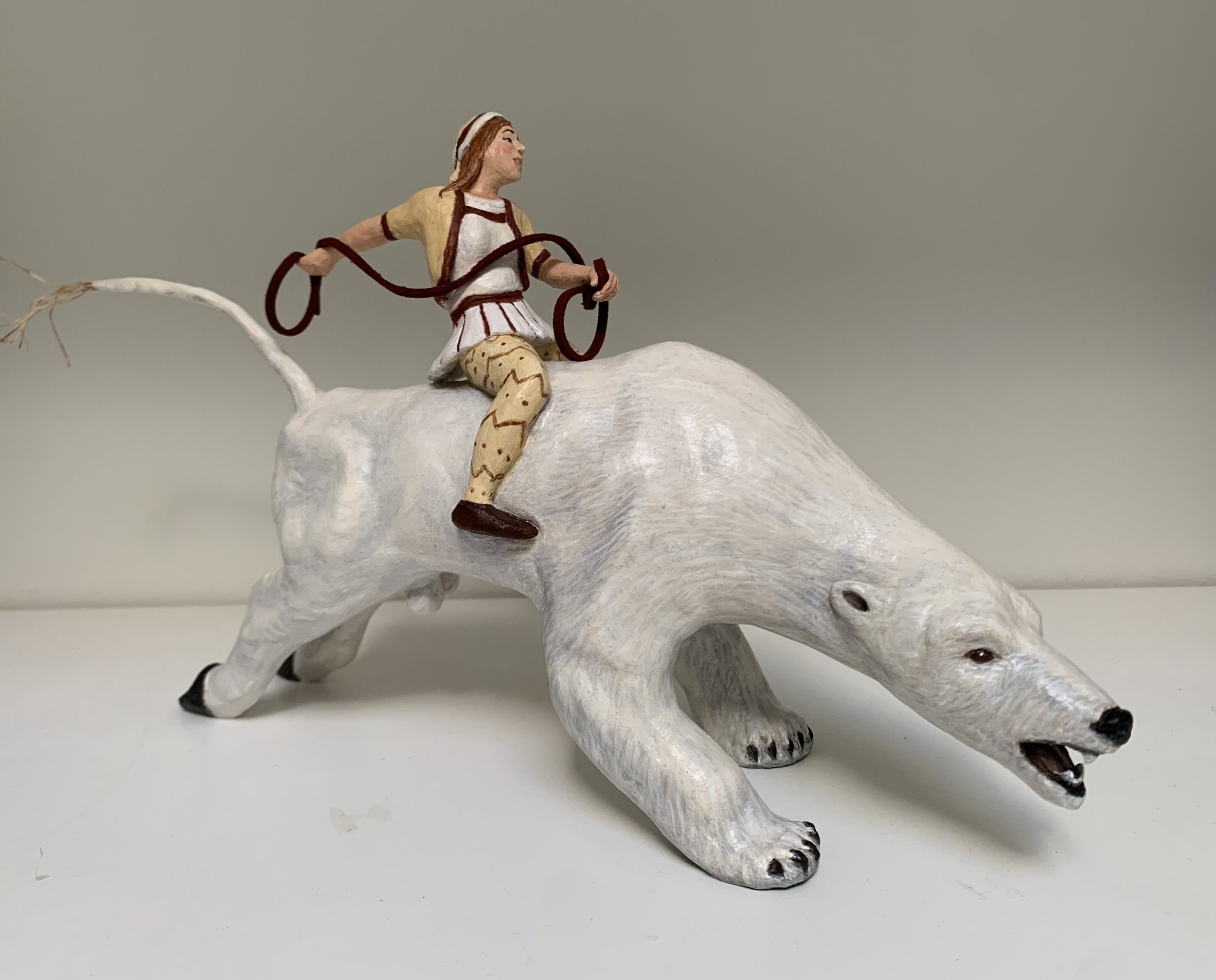 Karen Cantrell · Eurrodeo, aardewerk (beschilderd met acryl), 35 × 13 × 20 cm, €727
