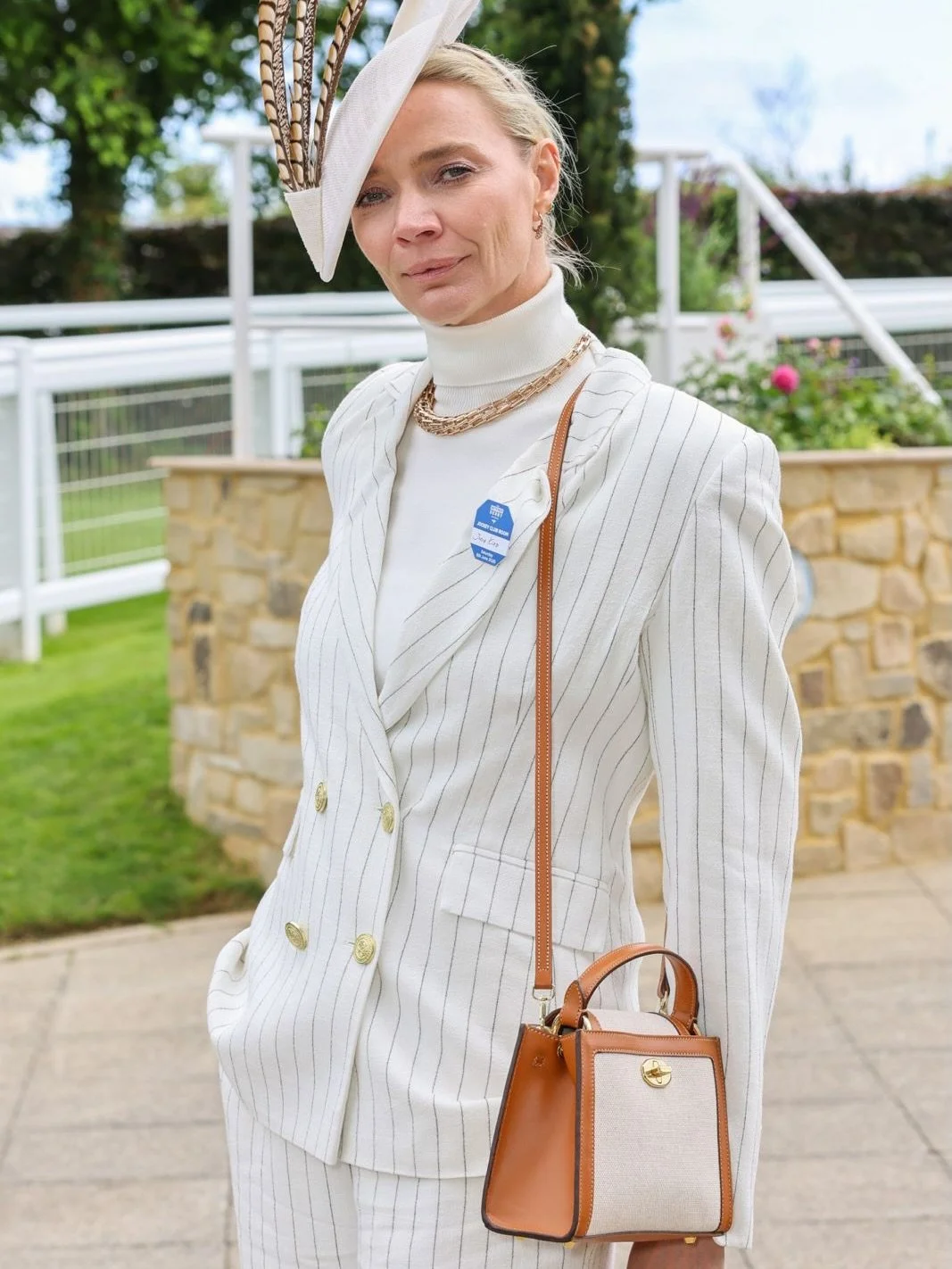 @jodiekiddoffical carries @tusting as seen in @telegraph 🤎