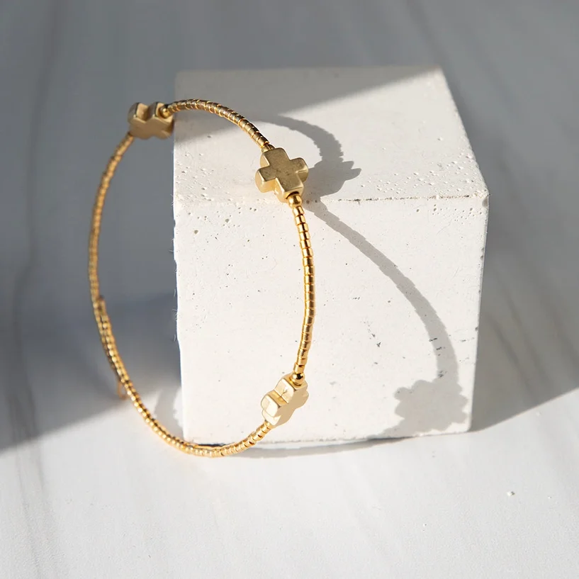 gold bracelet.webp