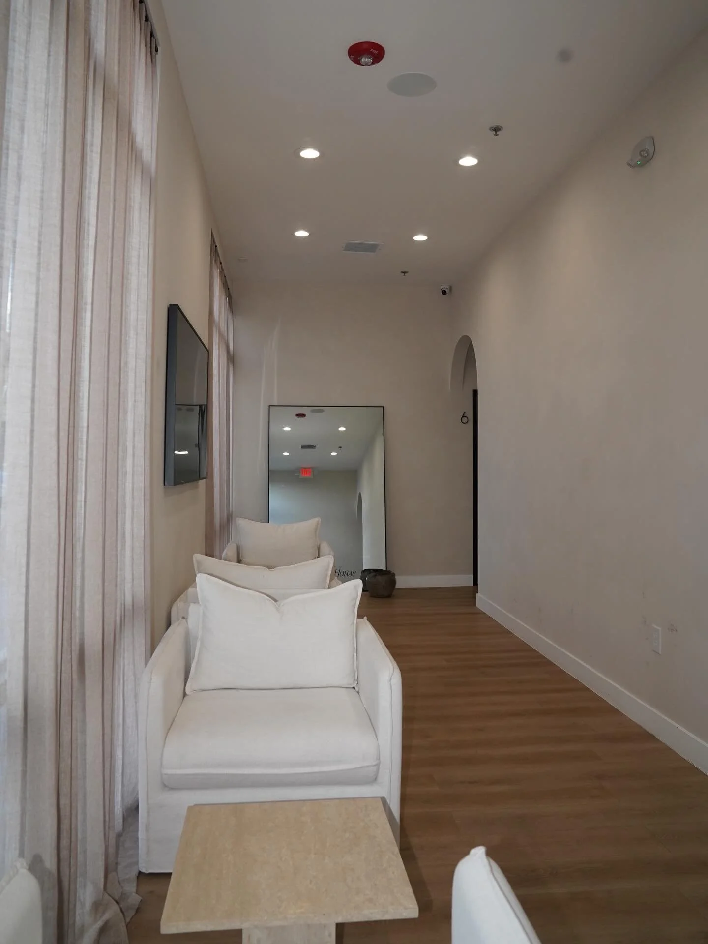 private salon suites available 🏡✨
dm for more details | schedule a tour 

southwest las vegas salon suites, esthetician, hairstylist, massage therapist, lash artist, brow artist