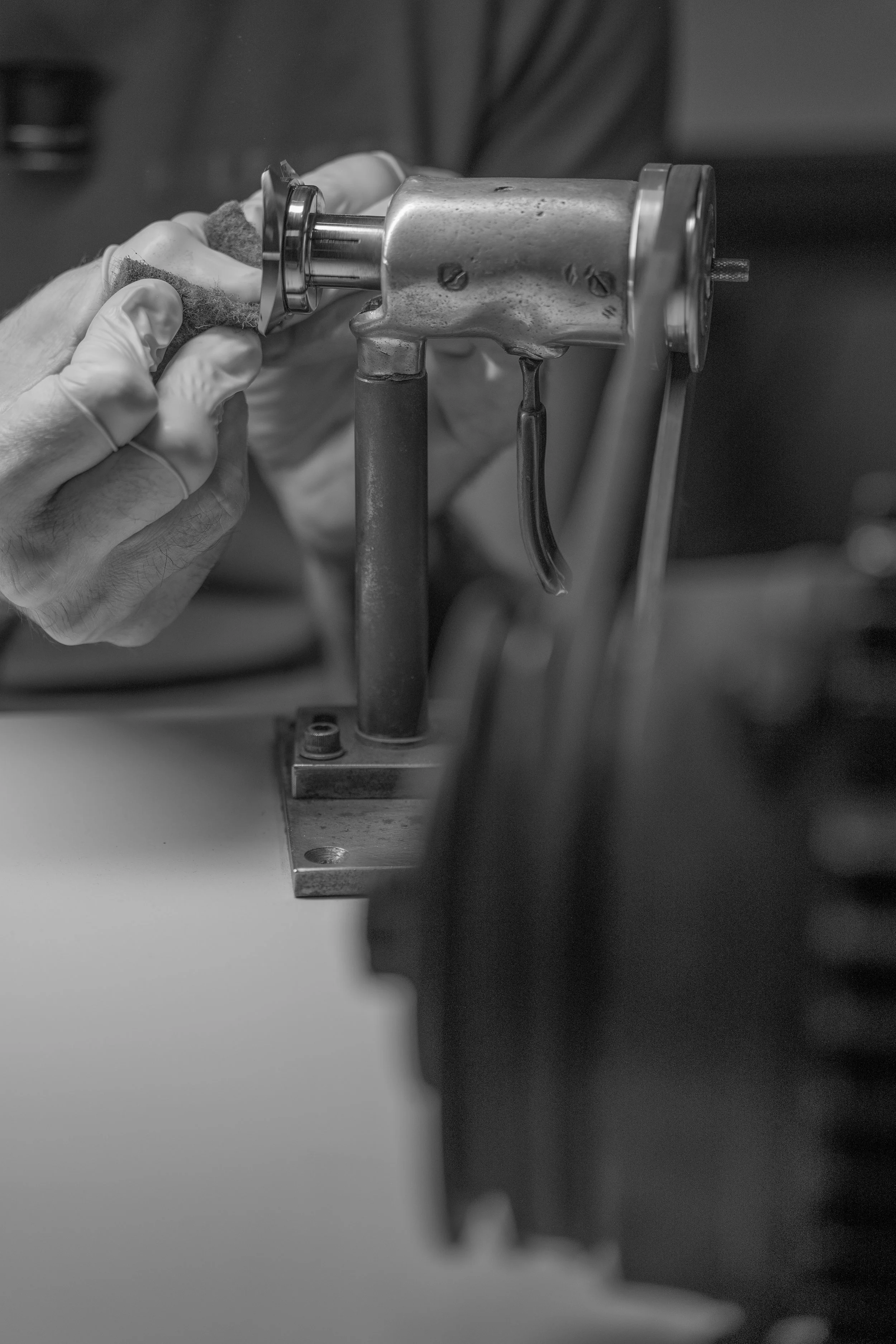 An artisan polishing the N01 watch case on a machine in their atelier.