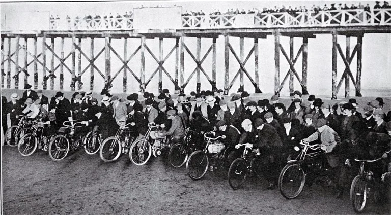 1905 - Event's begin to diversify, with motor races on the beach. 