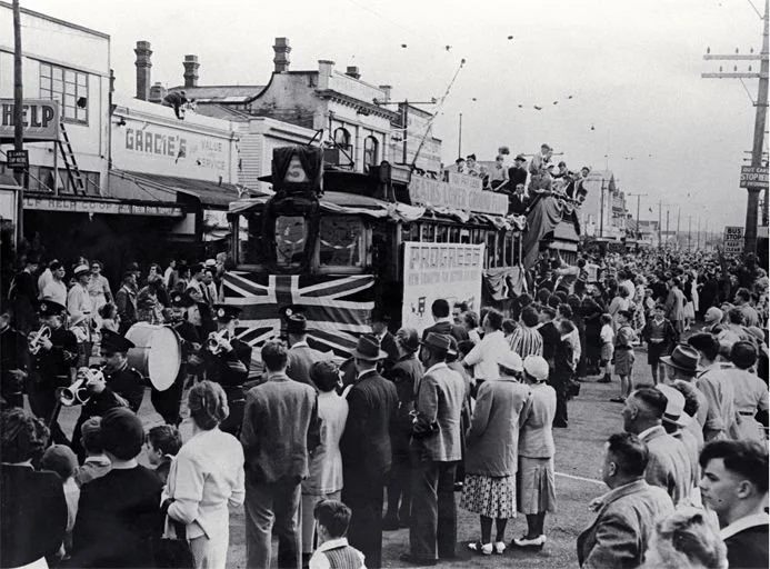 The last tram to New Brighton, as tram services were being discontinued across Christchurch. 