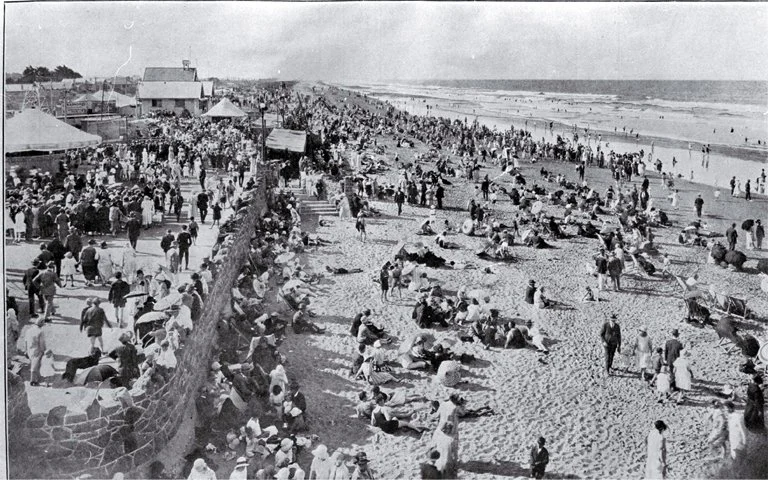 New Brighton Beach in 1927 continuing to show it's special ability to draw in crowds. 