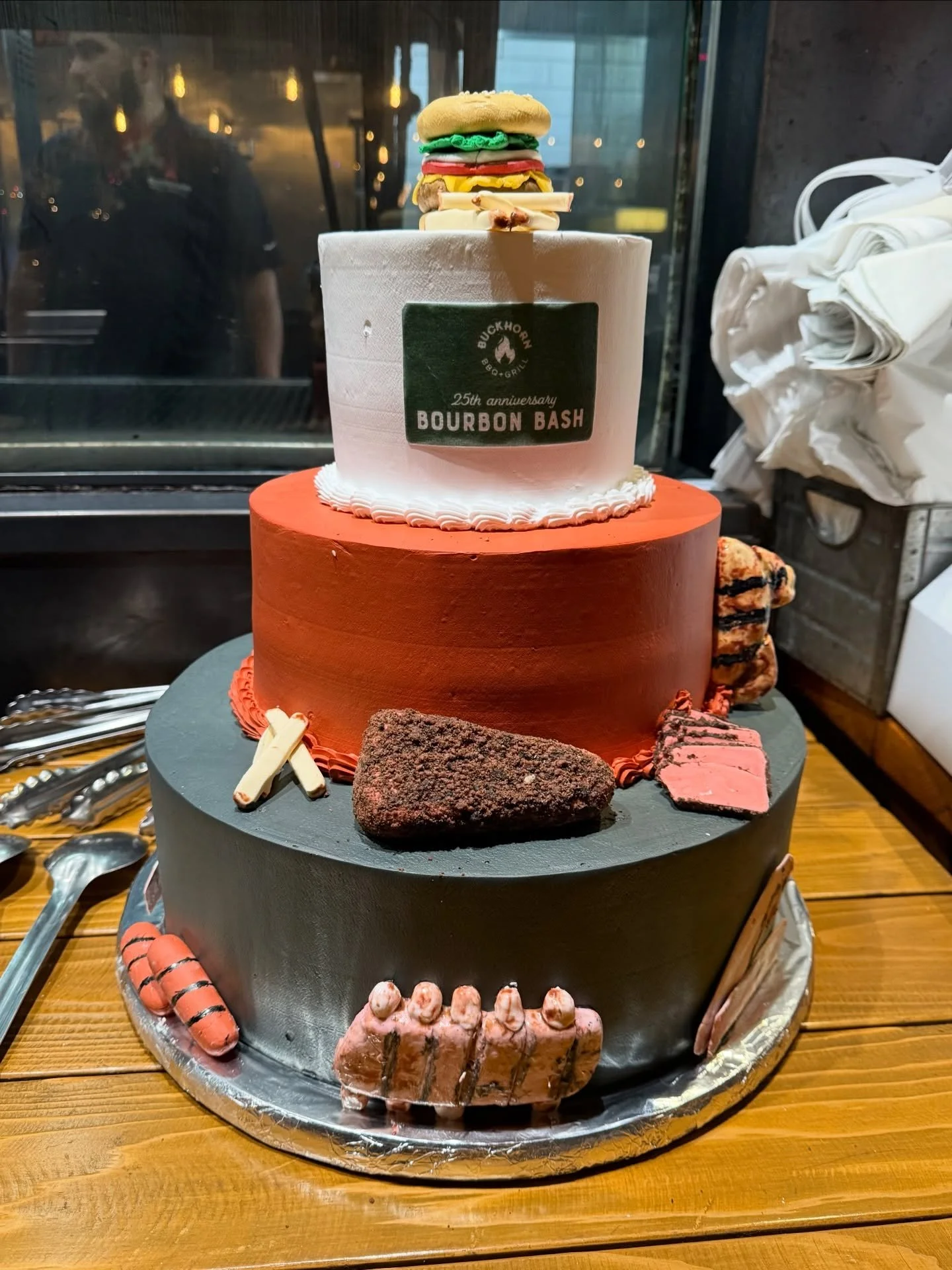 We were honored to be part of the @buckhornbbqgrill 25th Anniversary Bourbon Bash celebration! Featured here is a custom 3-layer red velvet and chocolate cake with buttercream frosting and barbecue fondant decorations 🎂

#nosaboconcheria #drunkentor