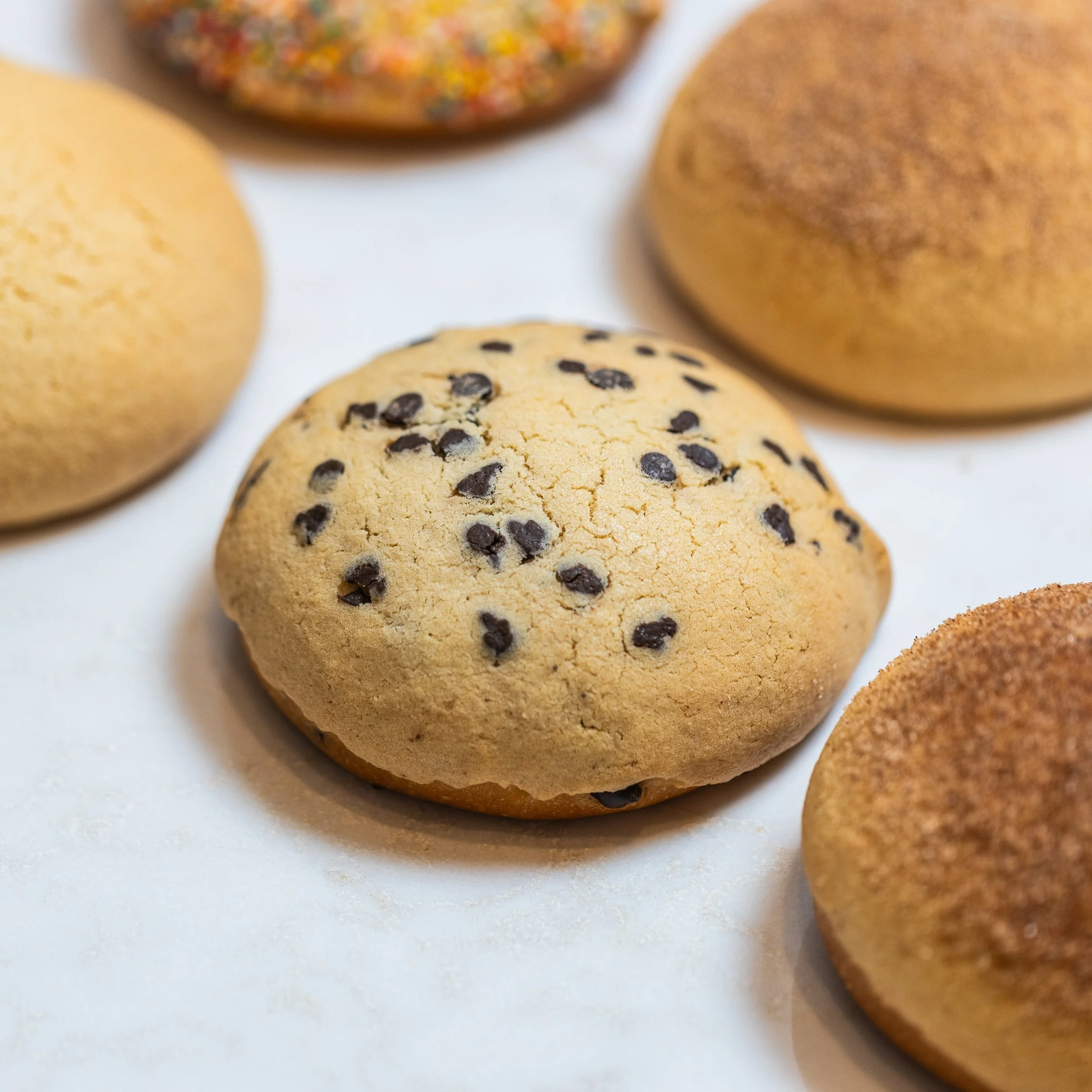 Can&rsquo;t decide between a concha or a cookie? Why not both? 🤷🏽&zwj;♀️

#nosaboconcheria #nationalchocolatechipday #cookieconcha #concha #pandulce