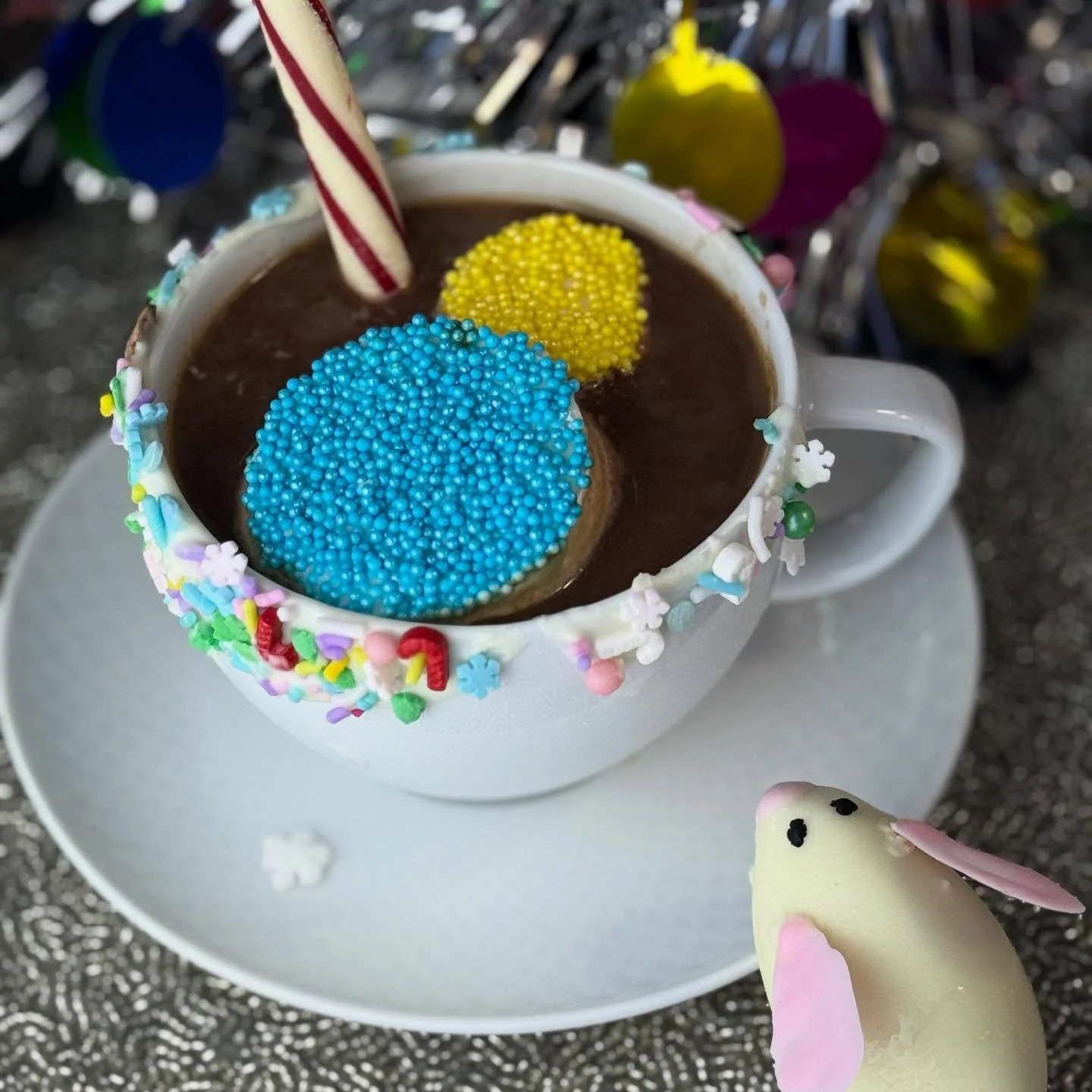 Wrap your hands around the season&hellip; ❄️☕️
Our Christmas Afternoon Tea is a little moment of magic&mdash;rich hot chocolate, delicate pastries, and all the sparkle of the holidays. 

🎄🐭

#AfternoonTea #privatechefscottsdale #FestiveSeason #Holi