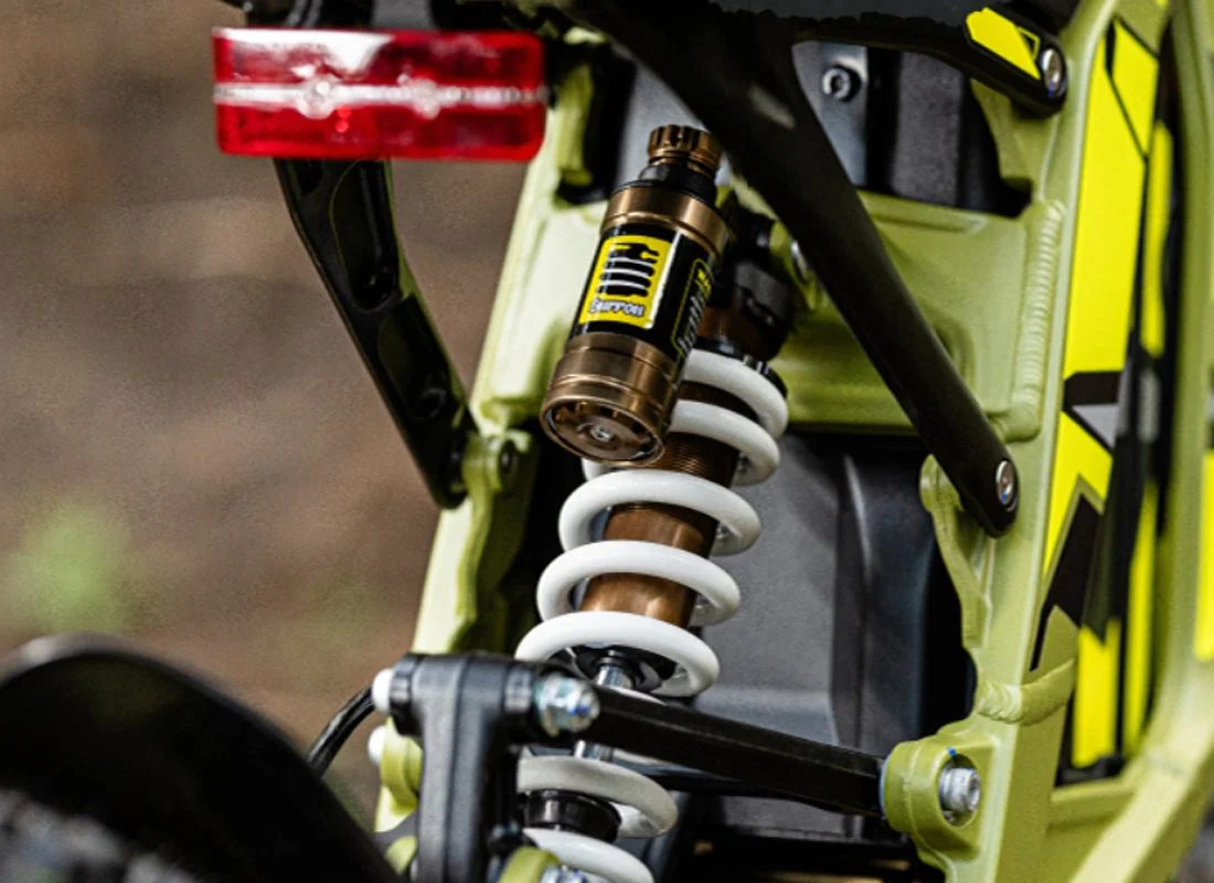 light bee - details - rear shock.jpg