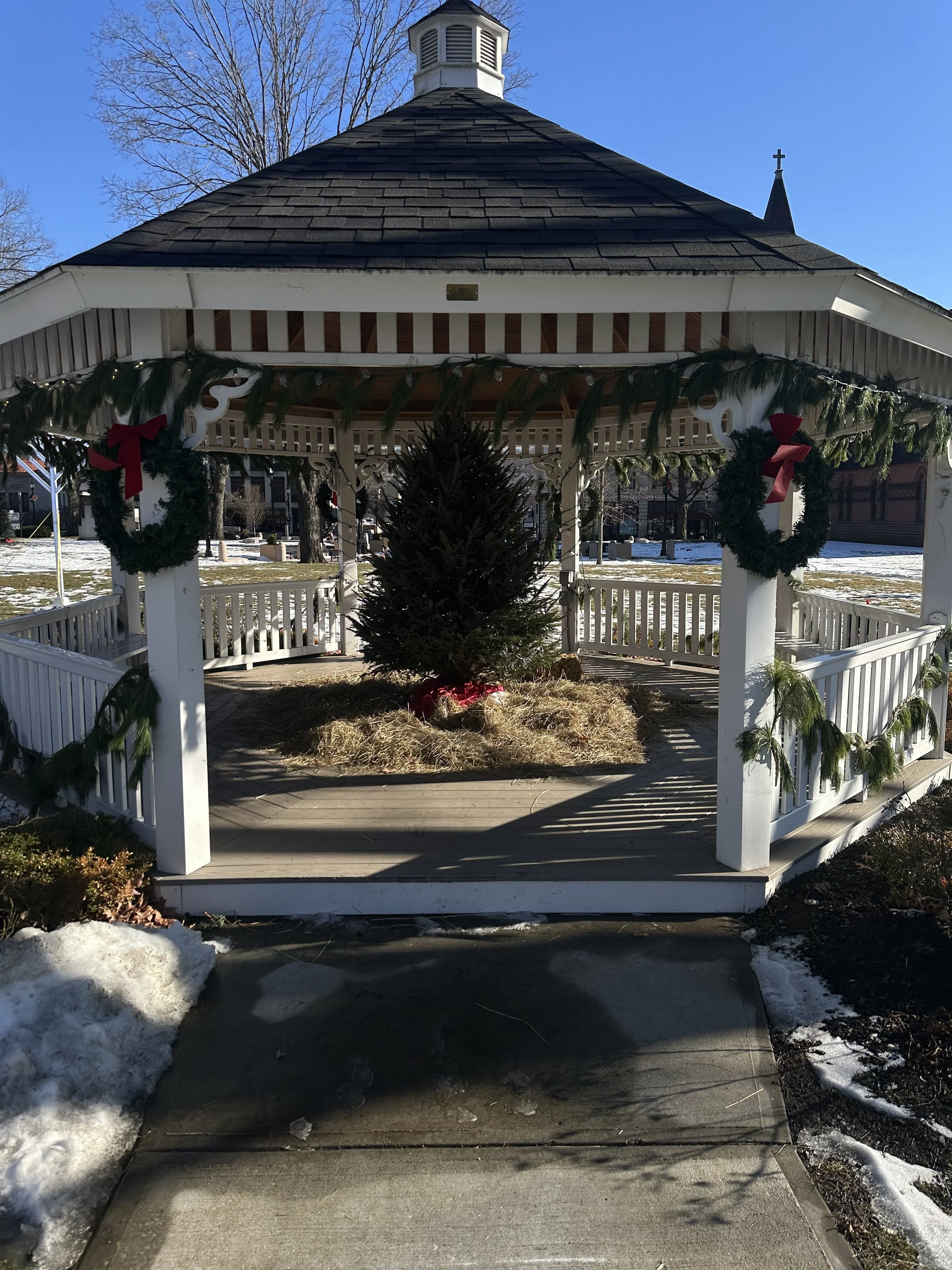 Naugatuck Green looking festive for the 2025 holiday season!