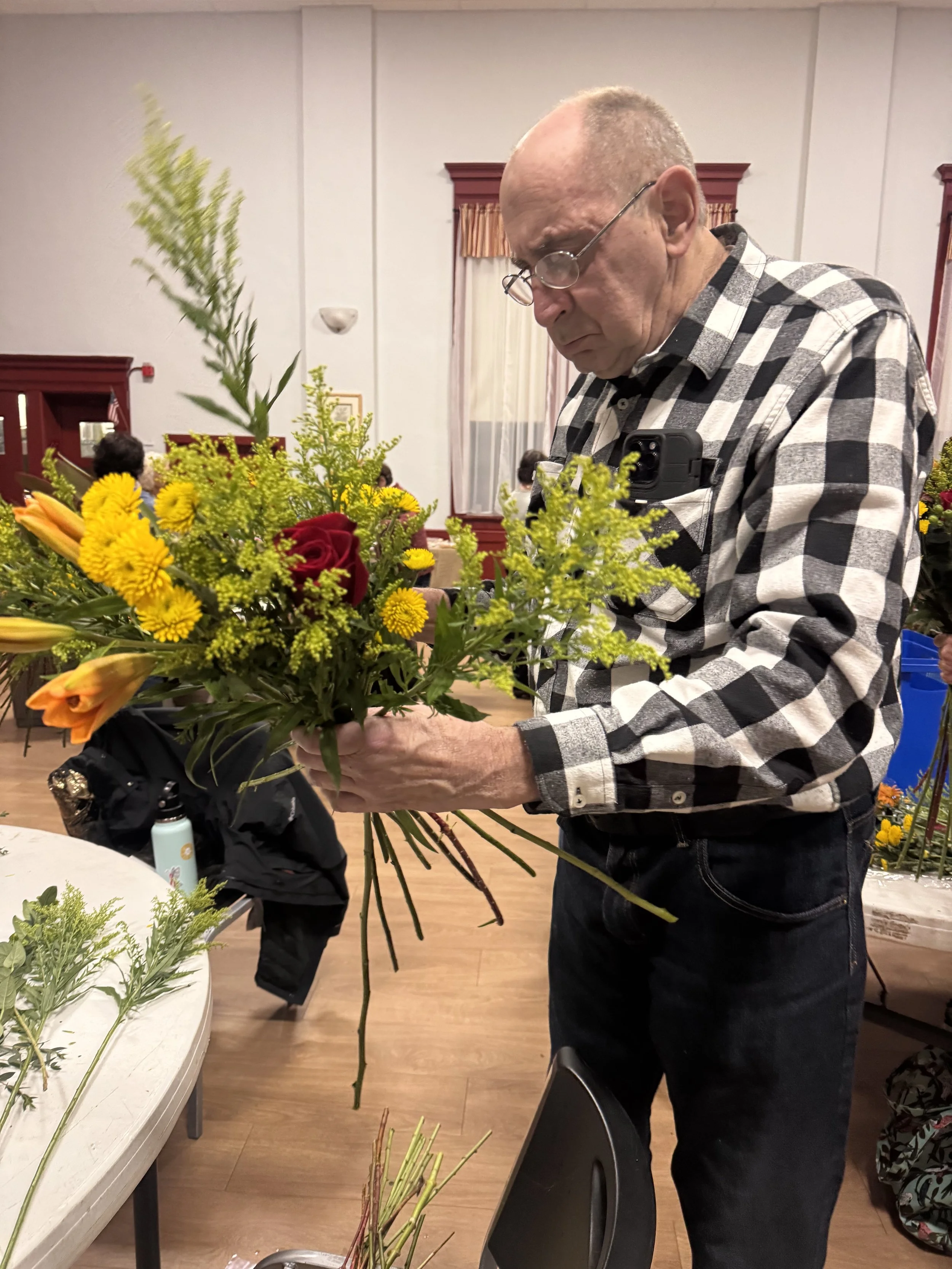 President Doug Towne Sr. working on his bouquet
