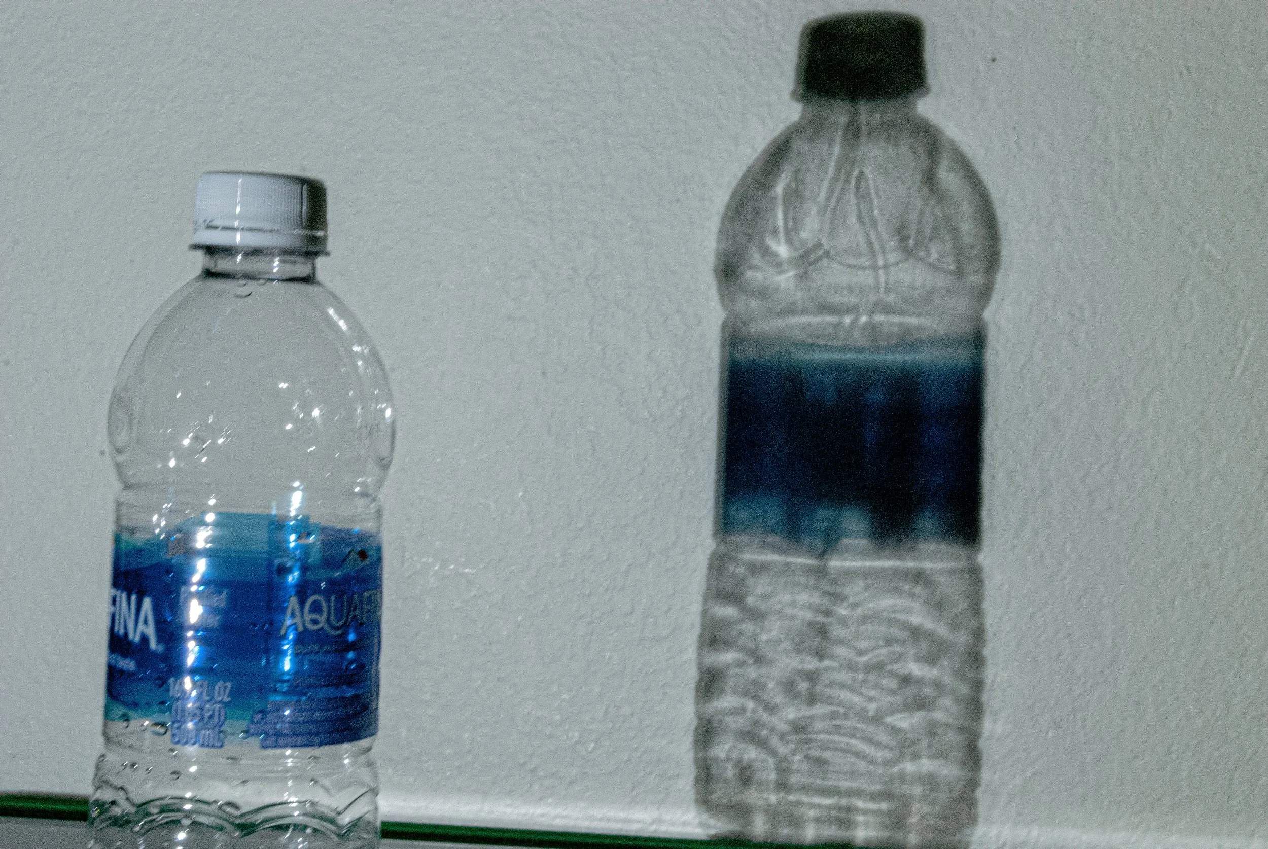 nguyenjulia_12457364_254776917_Nguyen_Julia_Light Shadow Reflection (Water bottle).jpg