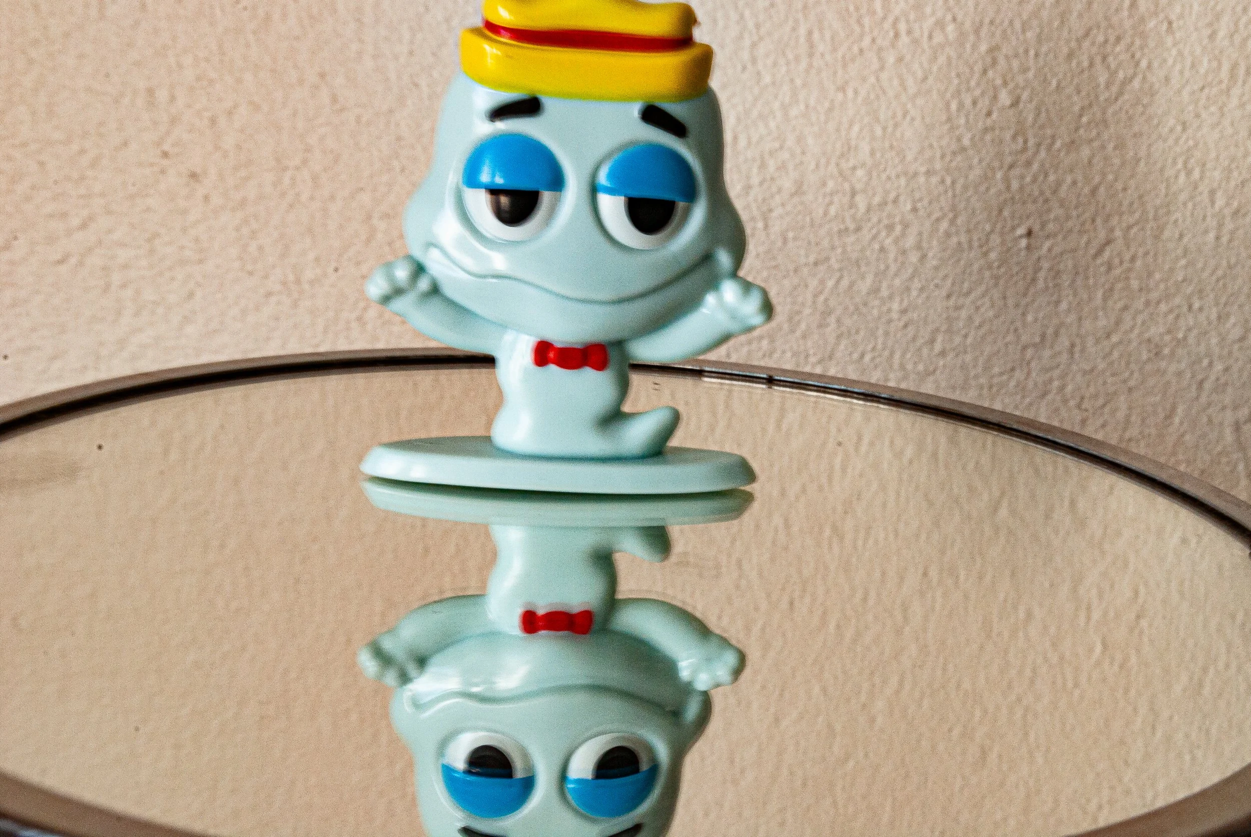 nguyenjulia_12457364_254777004_Nguyen_Julia_Light Shadow Reflection (figurine).jpg