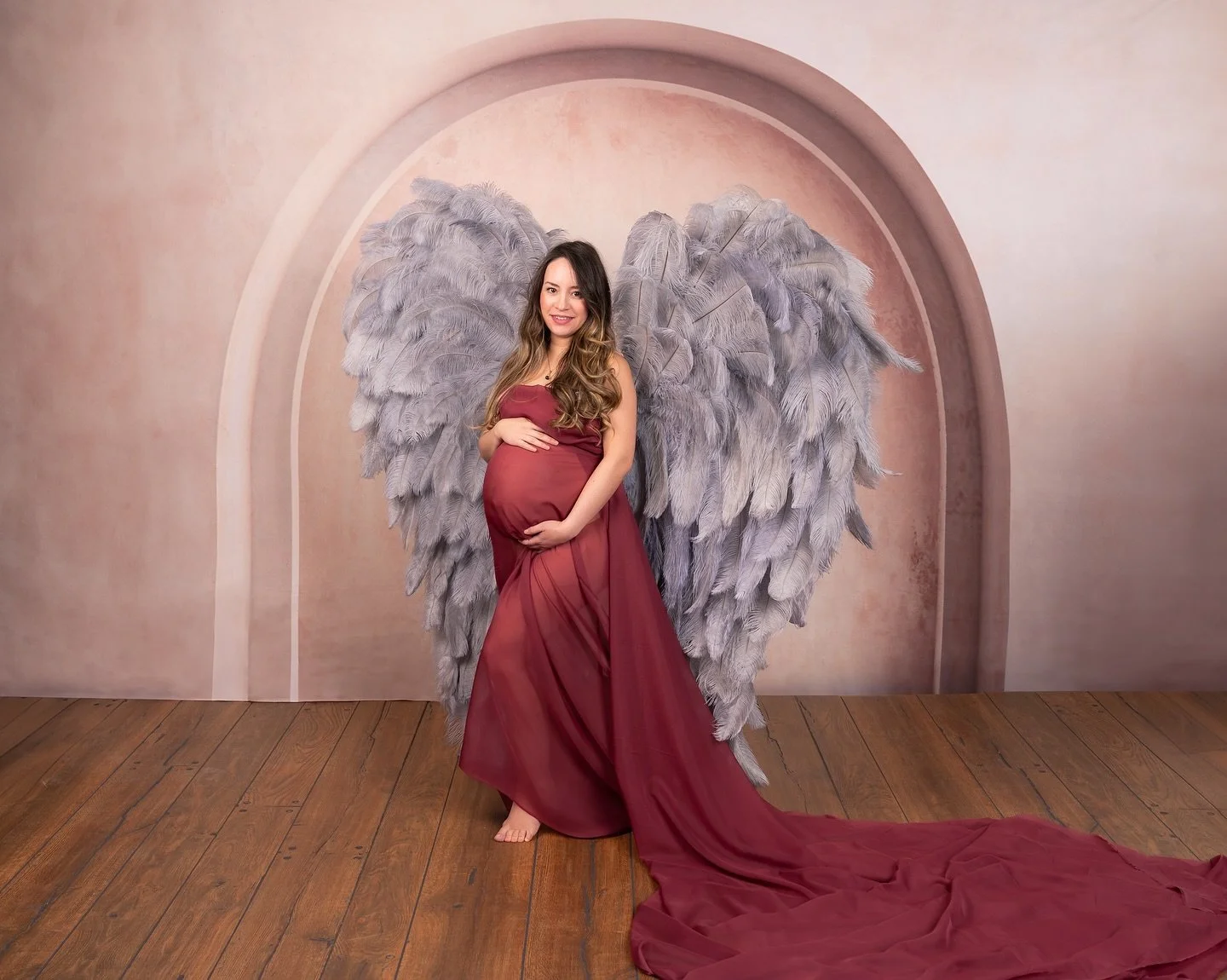 💖 Four frames of love: her grace, his devotion, their bond, and the wings that lift it all🤰🏻🪽
.
Vancouver photography - Maternity photography Vancouver - Maternity studio photoshoot - Patricia Photo - patriciaphoto.com