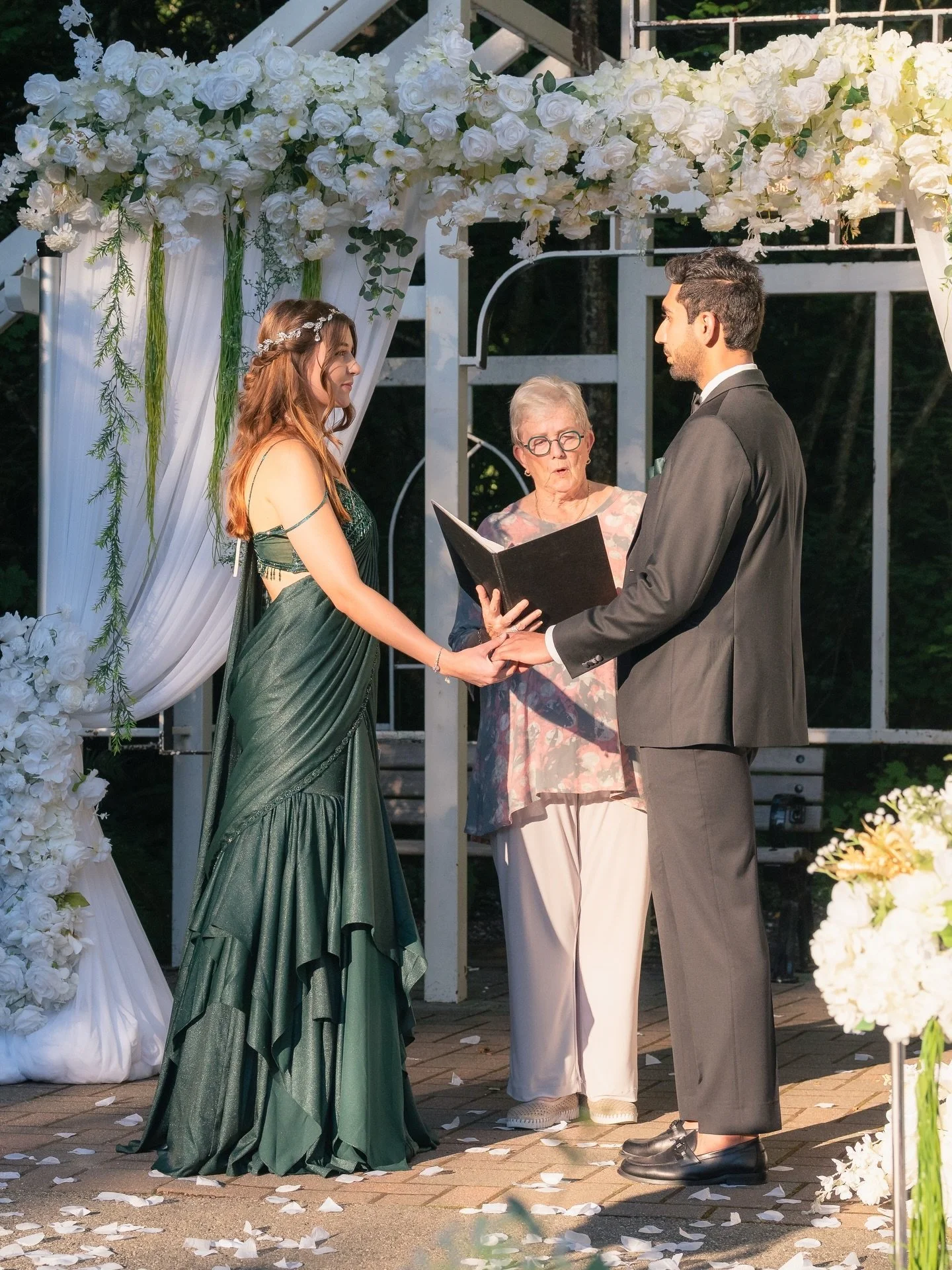 👰🏻&zwj;♀️🤵🏻 Nhaia &amp; Naman&rsquo;s wedding ceremony was the kind of love story that settles into your heart. 💞 
On a warm summer day, with their closest family gathered around them, they promised forever with so much sincerity it brought tear