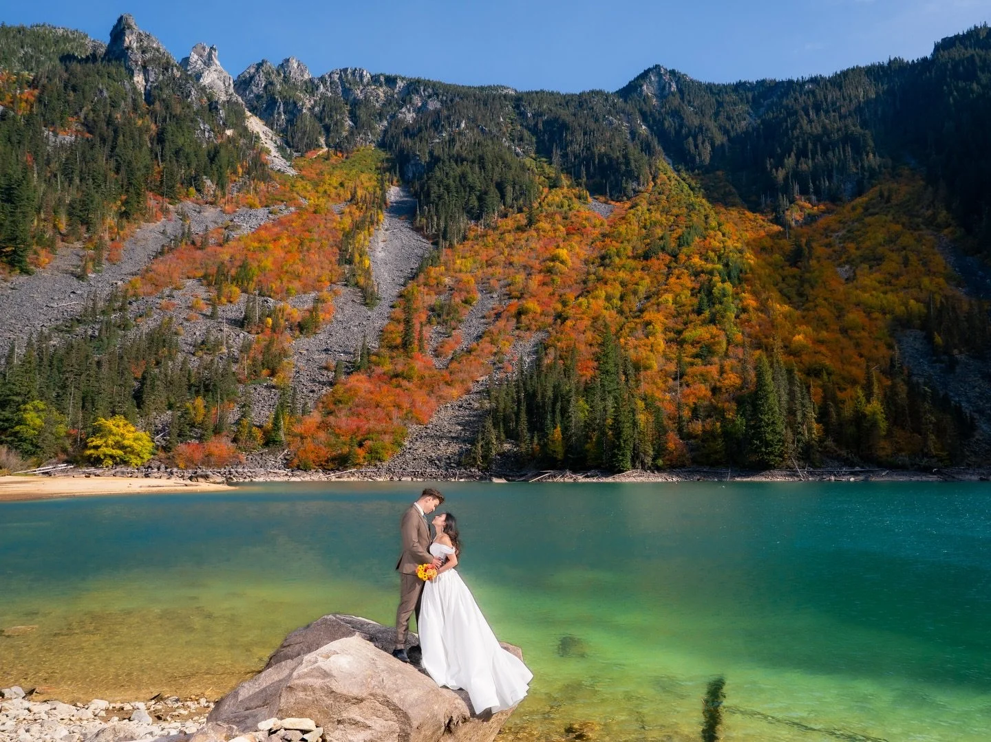 Lindeman Lake never felt more romantic 💞🍁🩵

Dress: @etherealbridalboutique 
Couple: @hosannabanting &amp; @tyramsami 
Photographer: @patriciaphotocom 

Vancouver photography - Wedding photography Vancouver - Elopement British Columbia - patriciaph