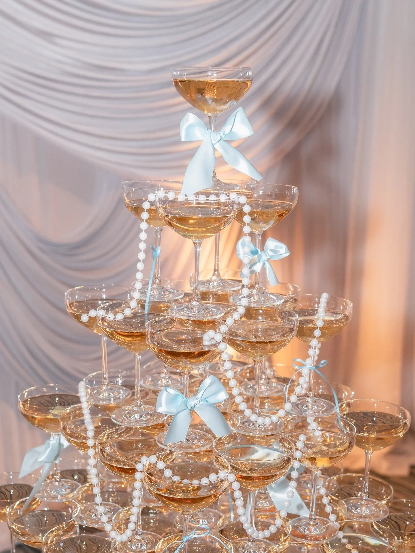 Raising a glass to a new year of love, creativity, and unforgettable moments! 🥂💞💫

Decor and flowers: @debuteventdesign