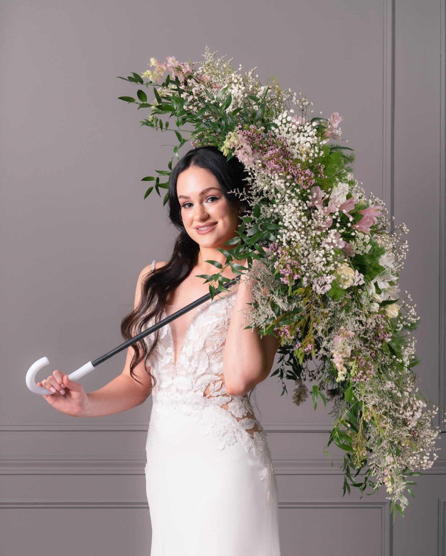 🌸 A reminder that when craft meets courage, the result can feel effortless, even when it wasn&rsquo;t. 🤍👰🏻&zwj;♀️☂️🌺

Dress &amp; jewelry: @etherealbridalboutique 
Floral umbrella &amp; decor: @bloomscape_botanics 
Makeup &amp; hair: @sarahbeaut