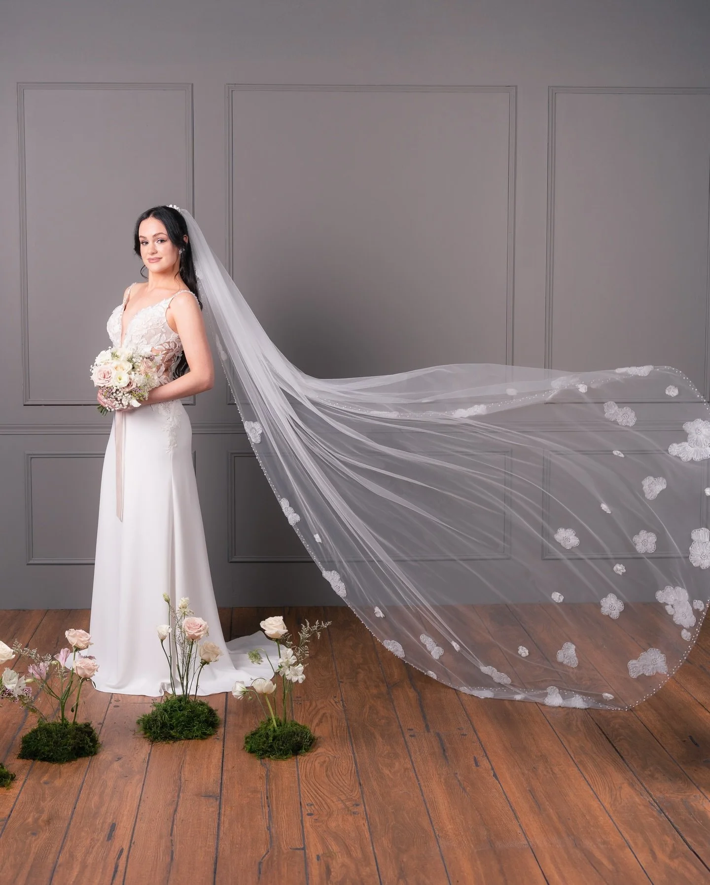 👰🏻&zwj;♀️ Where the veil dances, love follows 🌸💞

Dress, veil &amp; jewelry: @etherealbridalboutique 
Floral bouquet &amp; decor: @bloomscape_botanics 
Makeup &amp; hair: @sarahbeauty_21 
Model: @_pey.alina 
Photographer: @patriciaphotocom 

Wedd