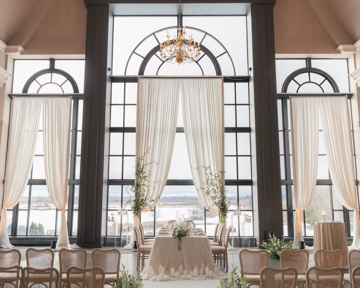 Your dream venue is booked. 😍
Now it&rsquo;s time to choose who will capture your story. 📸

✨ Now booking 2026&ndash;2027 weddings
Explore more at www.patriciaphoto.com or find the link in my bio. 💌

Flowers &amp; decor: @ruffledrose 
Venue: @swan