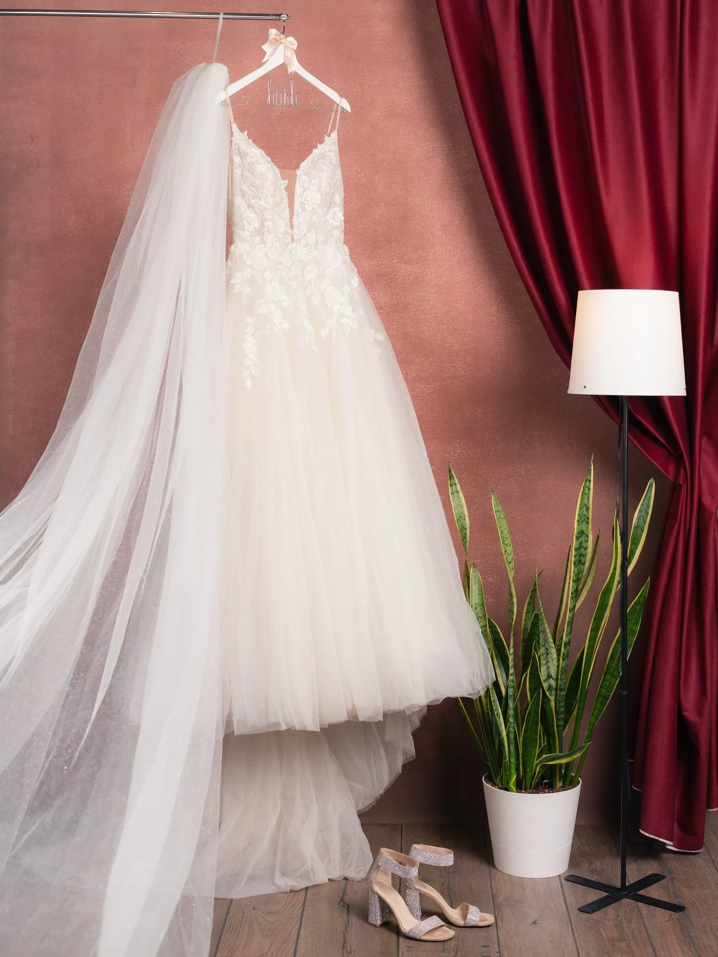 Before the vows, before the walk down the aisle 💫 just a quiet moment where everything waits for the day to begin 🤍

Vancouver photography - Wedding photography Vancouver - Getting ready bride Vancouver - Wedding bridal attire - patriciaphoto.com -